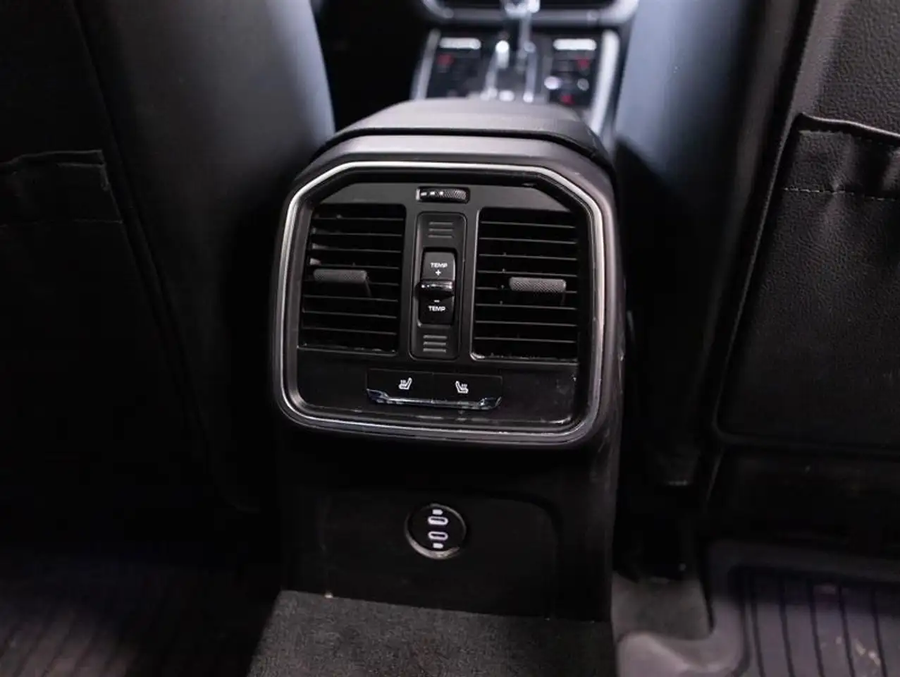 Porsche Macan снимка Porsche Macan