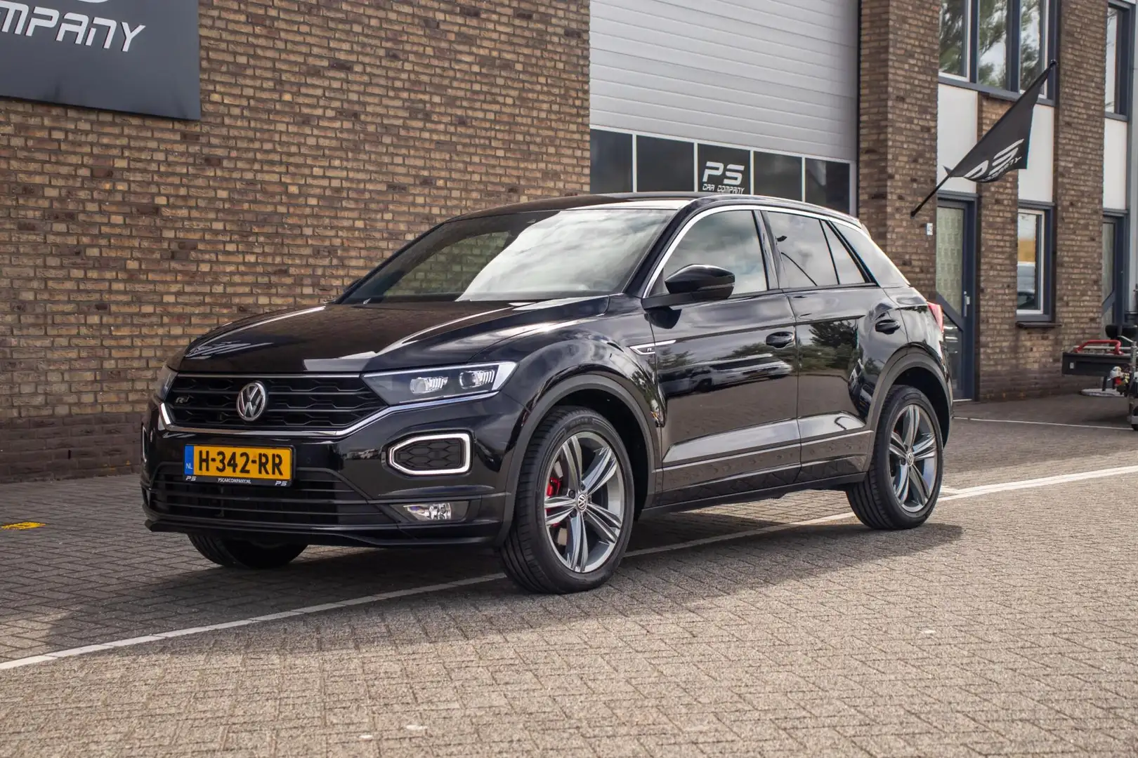 Volkswagen T-Roc 1.5 TSI Sport Business R, Half Leder, ACC Zwart - 2