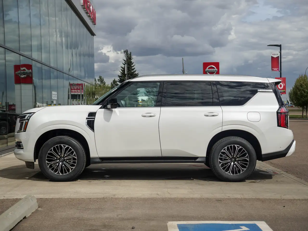 Nissan Armada снимка Nissan Armada