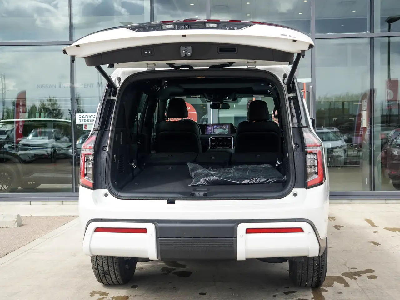 Nissan Armada снимка Nissan Armada