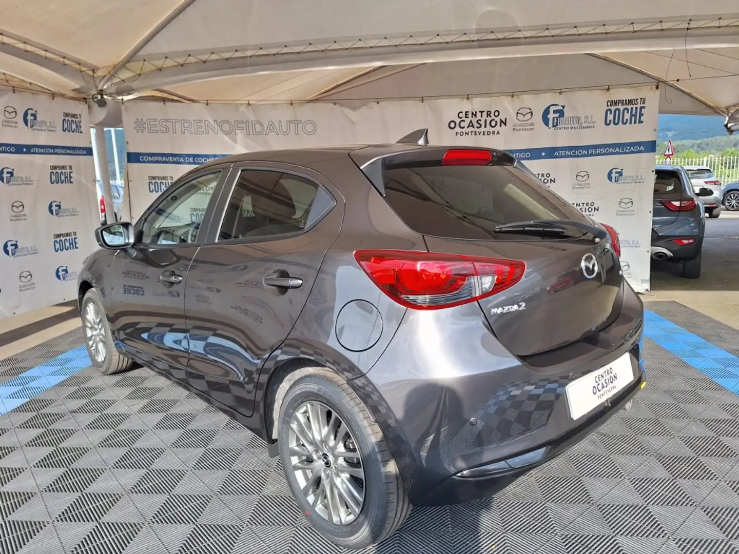 Mazda 2 1.5 e-Skyactiv G Exclusive-Line 66kW Grijs - 2