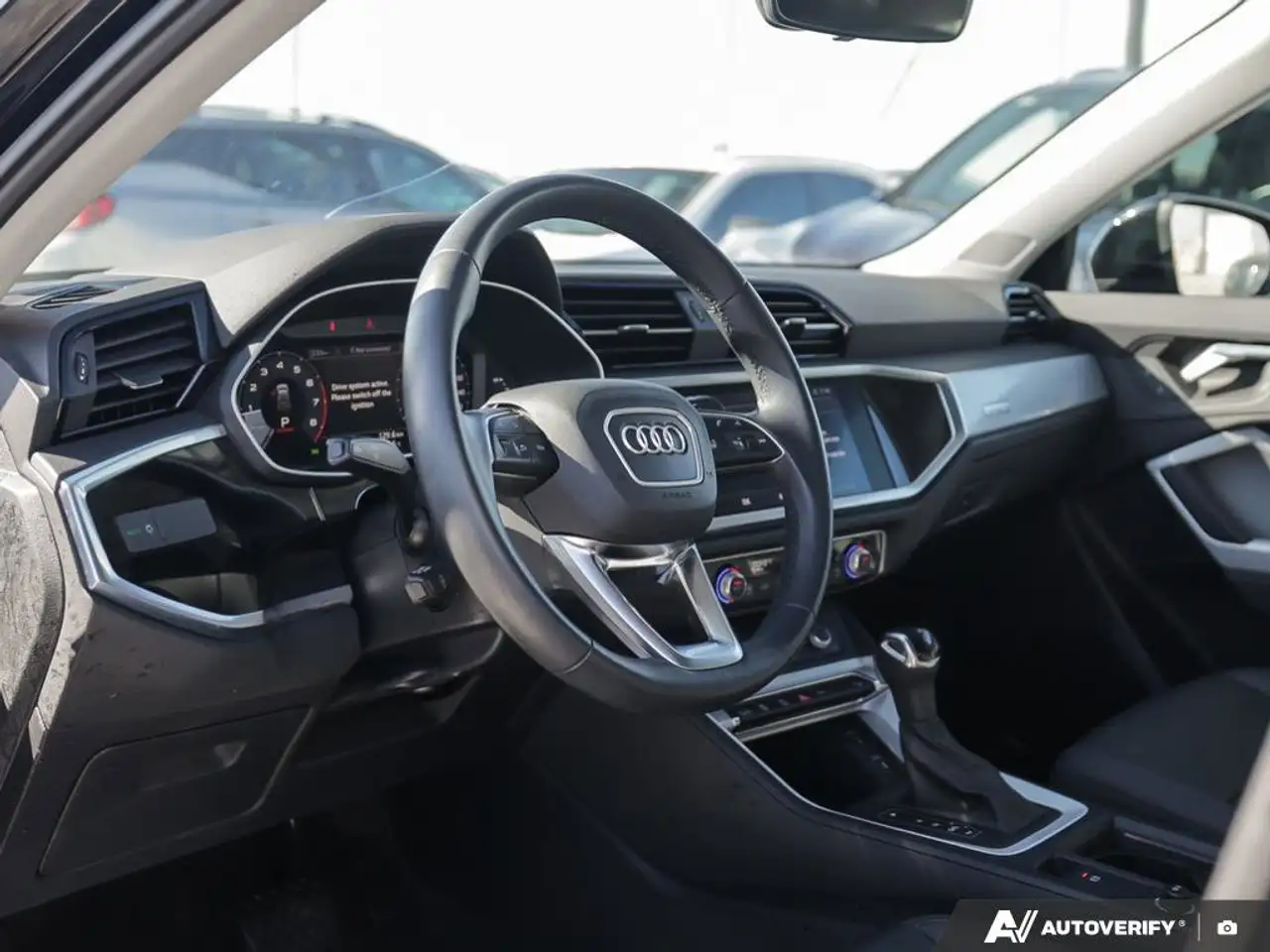 Audi Q3 снимка Audi Q3