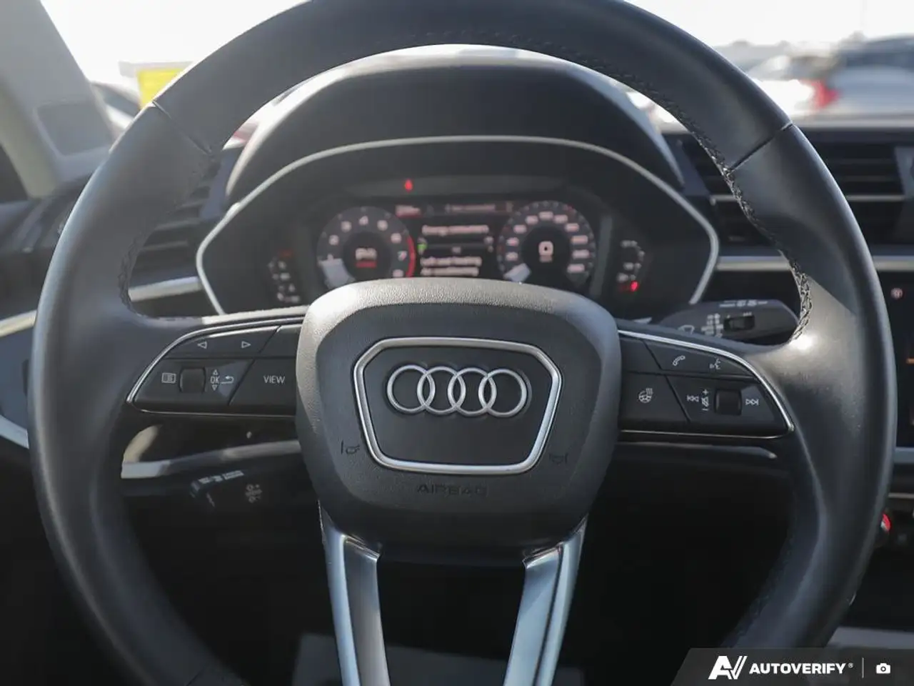 Audi Q3 снимка Audi Q3