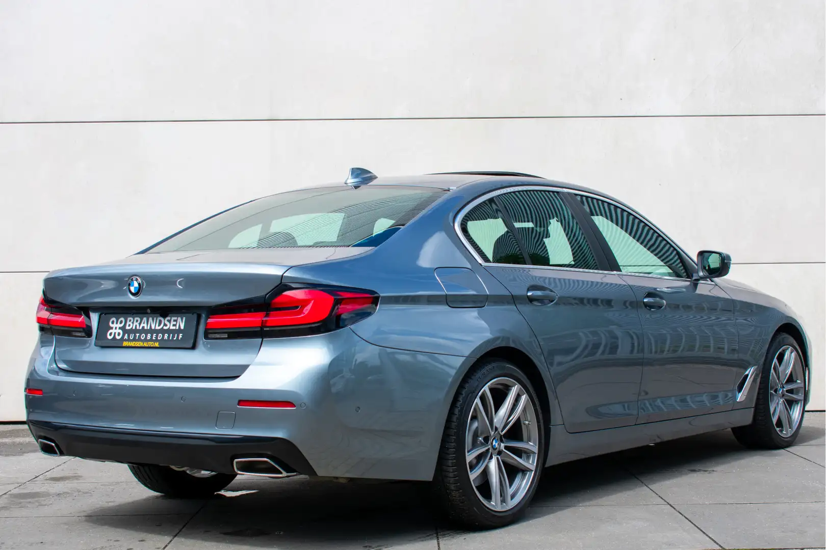 BMW 540 5-serie 540i High Executive -Pano-Head up-Trekhaak Grigio - 2