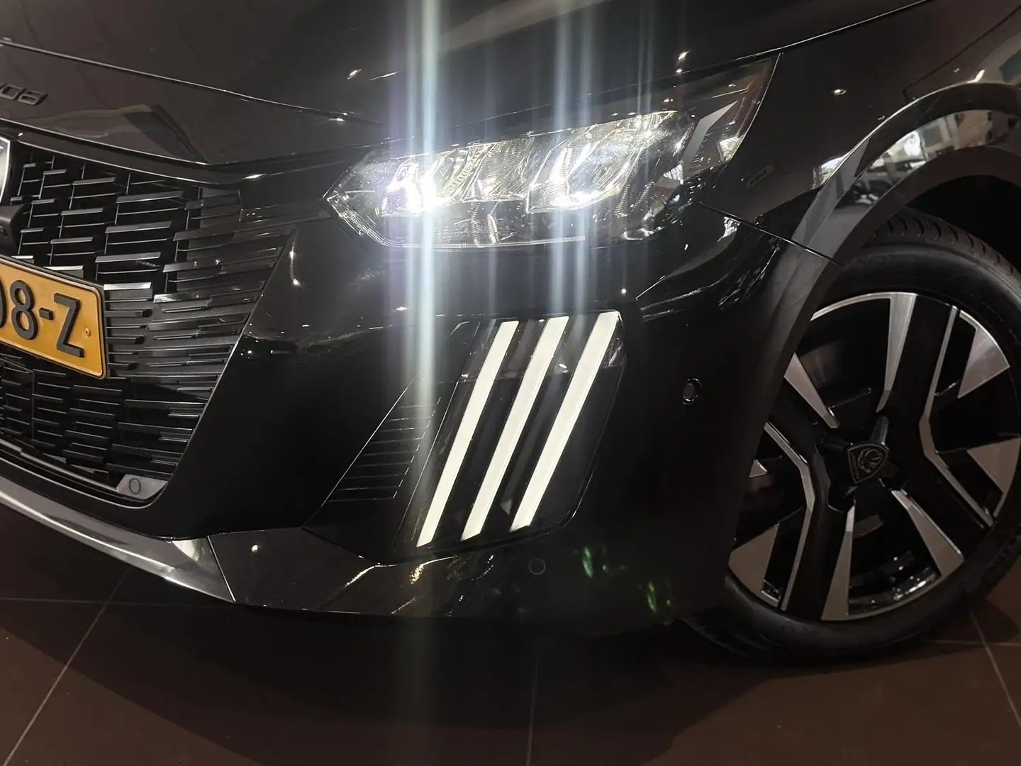 Peugeot 208 Allure 1.2 Turbo 100pk EAT8 | STOELVERW. | 360° CA Noir - 2