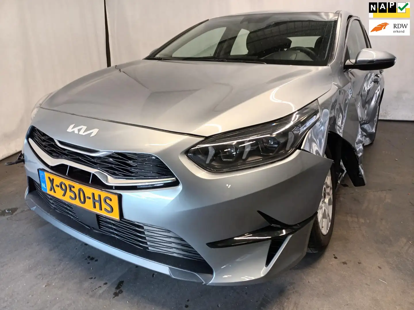 Kia Ceed / cee'd 1.0 T-GDi DynamicLine - Navi - Airco - Zijschade - Grijs - 1