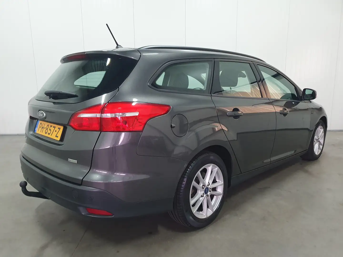 Ford Focus Wagon 1.0 Lease Edition NAVI/CRUISE/AIRCO/LMV Grijs - 2