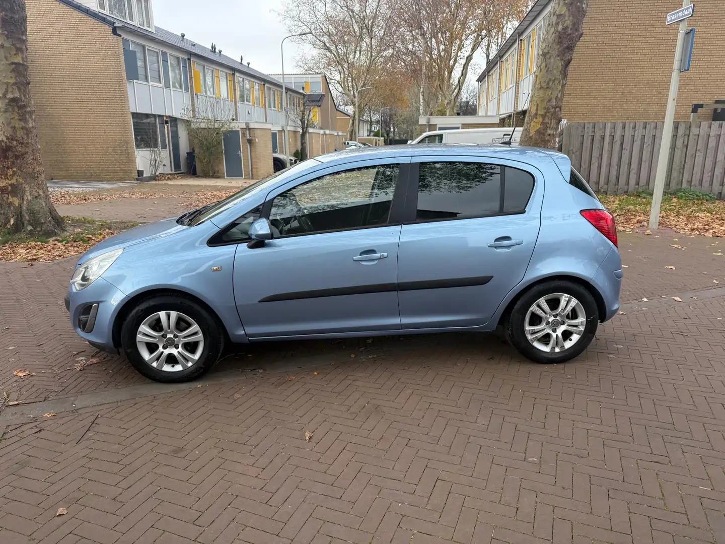 Opel Corsa Eerste eigenaar / 76.000 NAP / Navigatie / Dealer Bleu - 2