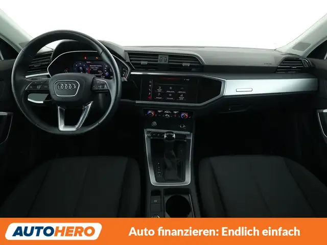 Audi Q3 view 12