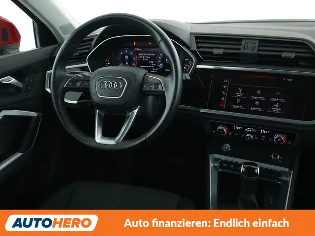 Audi Q3 view 13