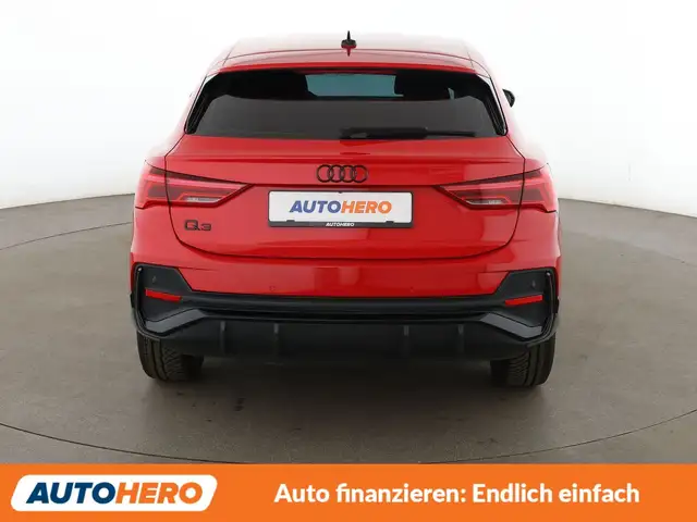 Audi Q3 view 5