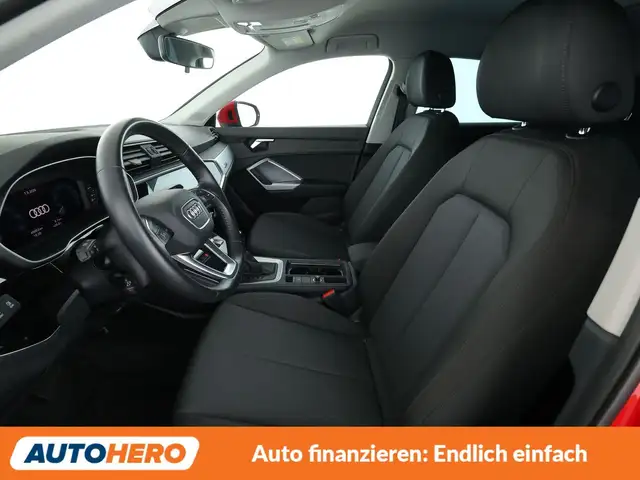 Audi Q3 view 10