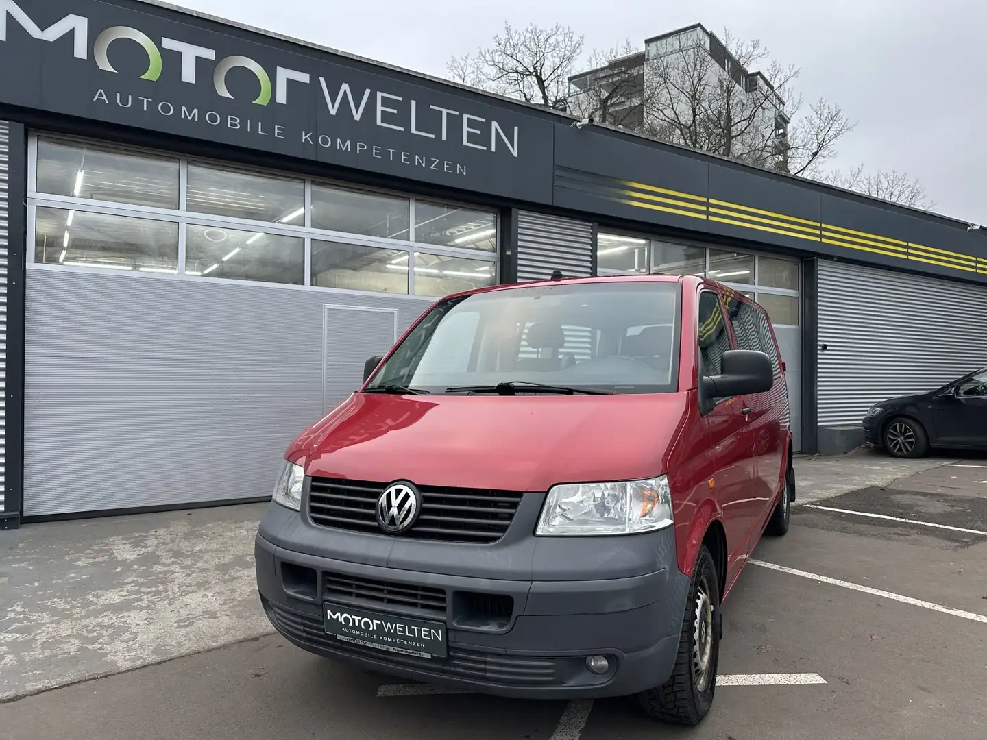 Volkswagen Transporter T5 Shuttle Rot - 2