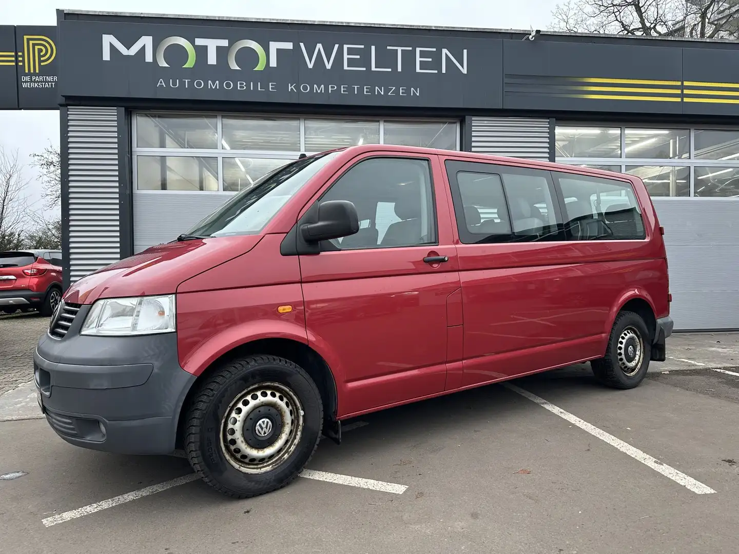 Volkswagen Transporter T5 Shuttle Rot - 1