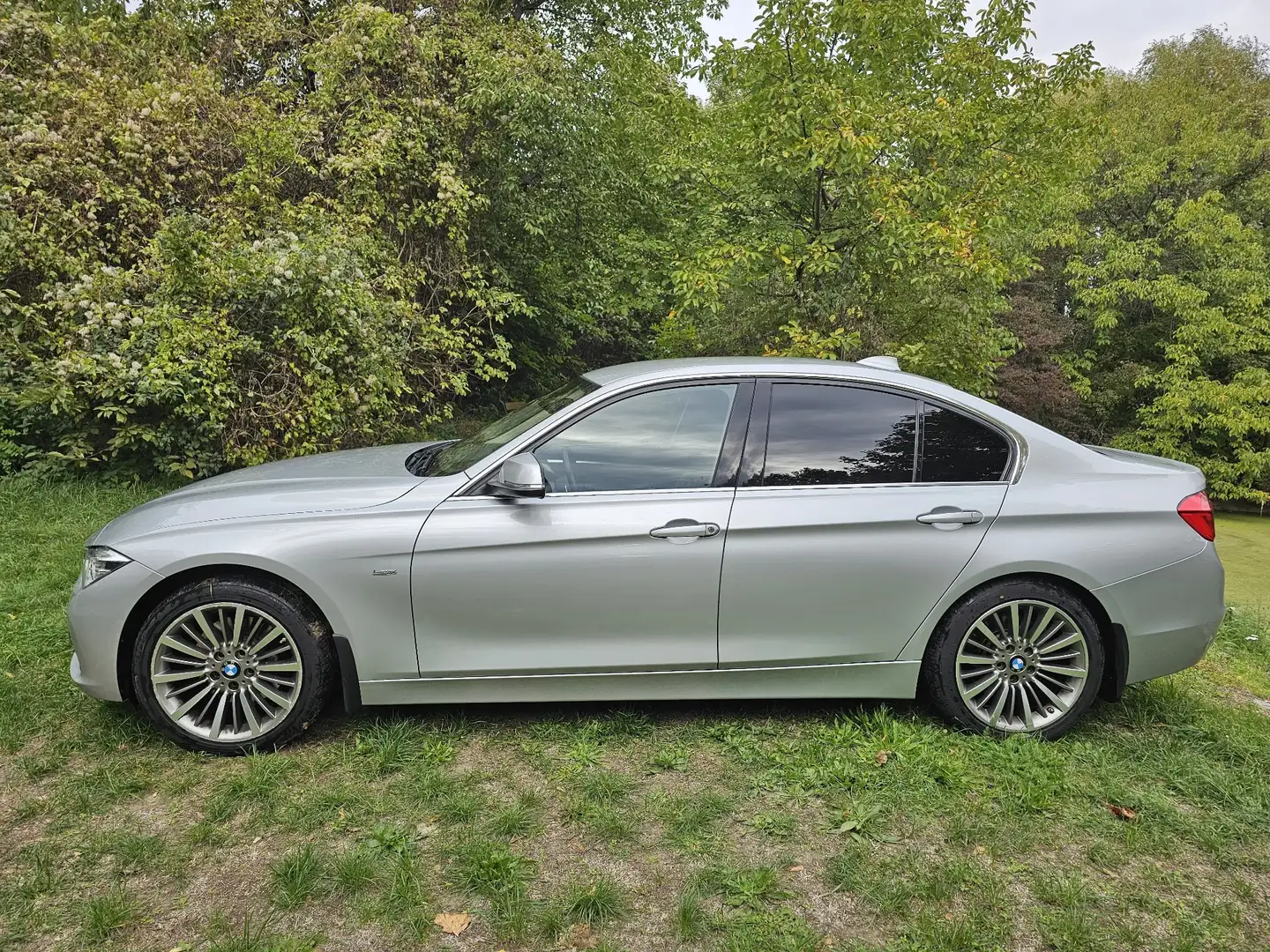 BMW 330 330d xDrive Luxury Line Aut. Silber - 2
