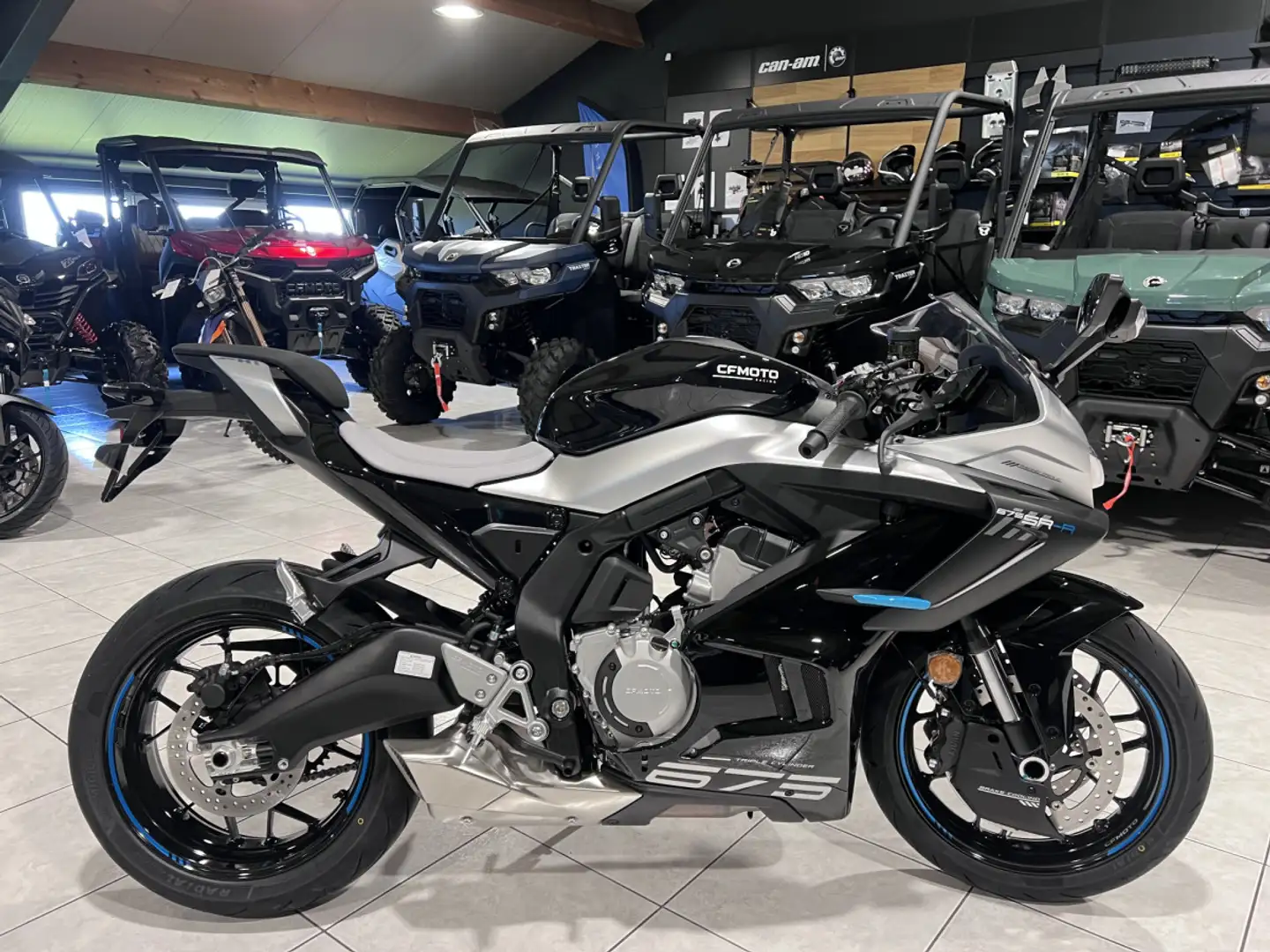 CFMOTO 675 SR-R Zwart - 1