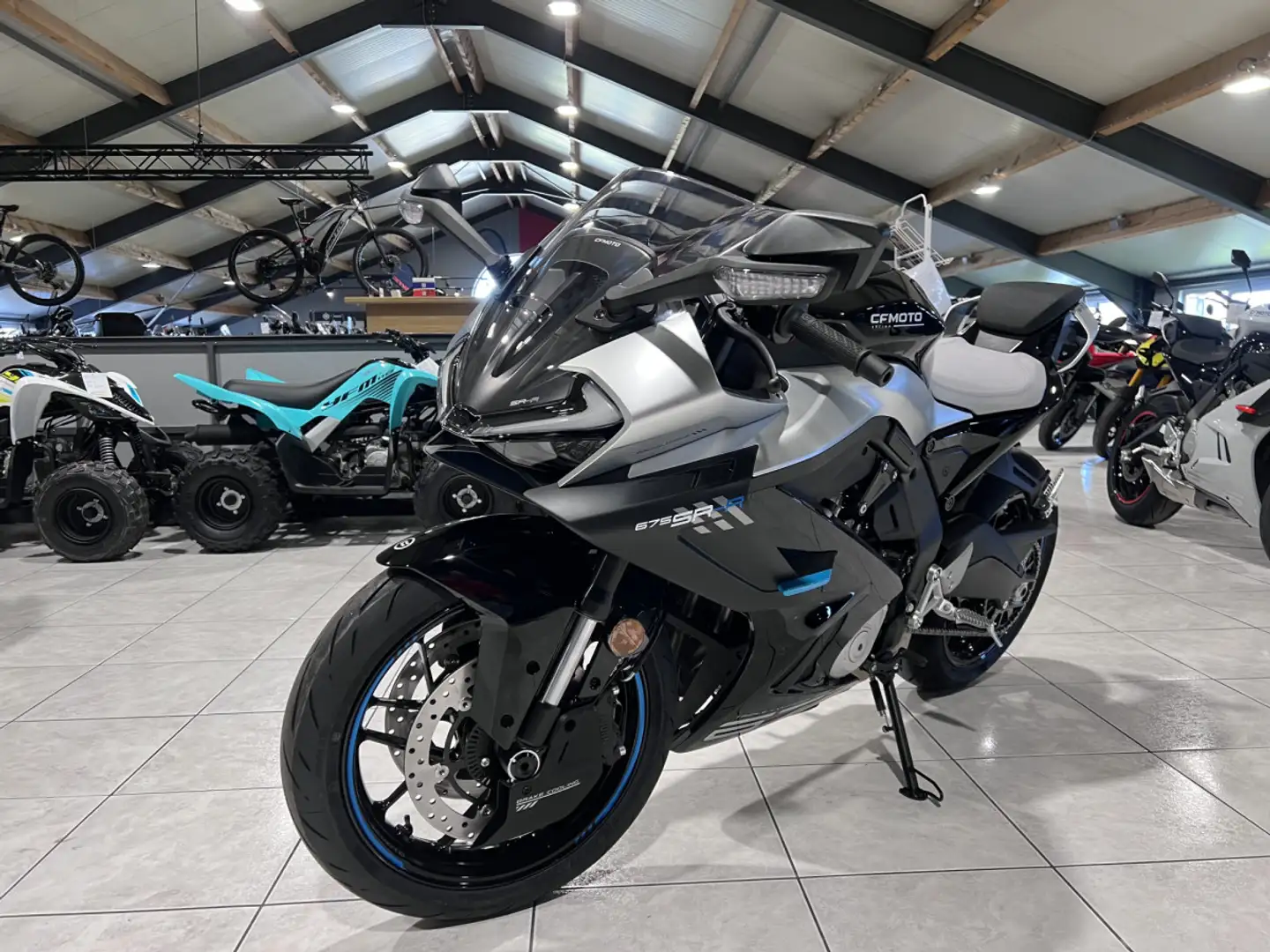 CFMOTO 675 SR-R Zwart - 2