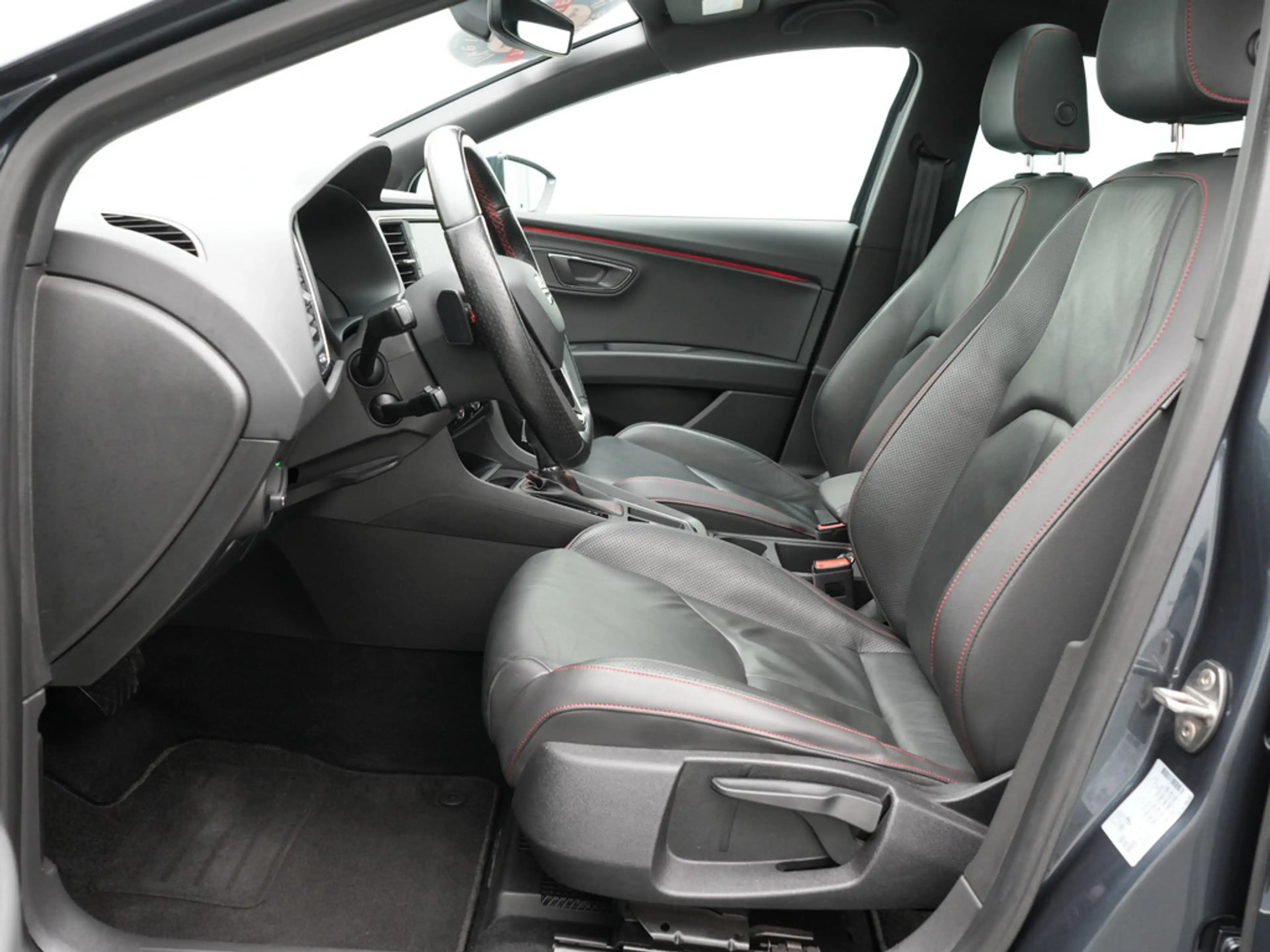 SEAT Leon FR NAVI ACC AHK LEDER LED SHZ KEYLESS — photo 12