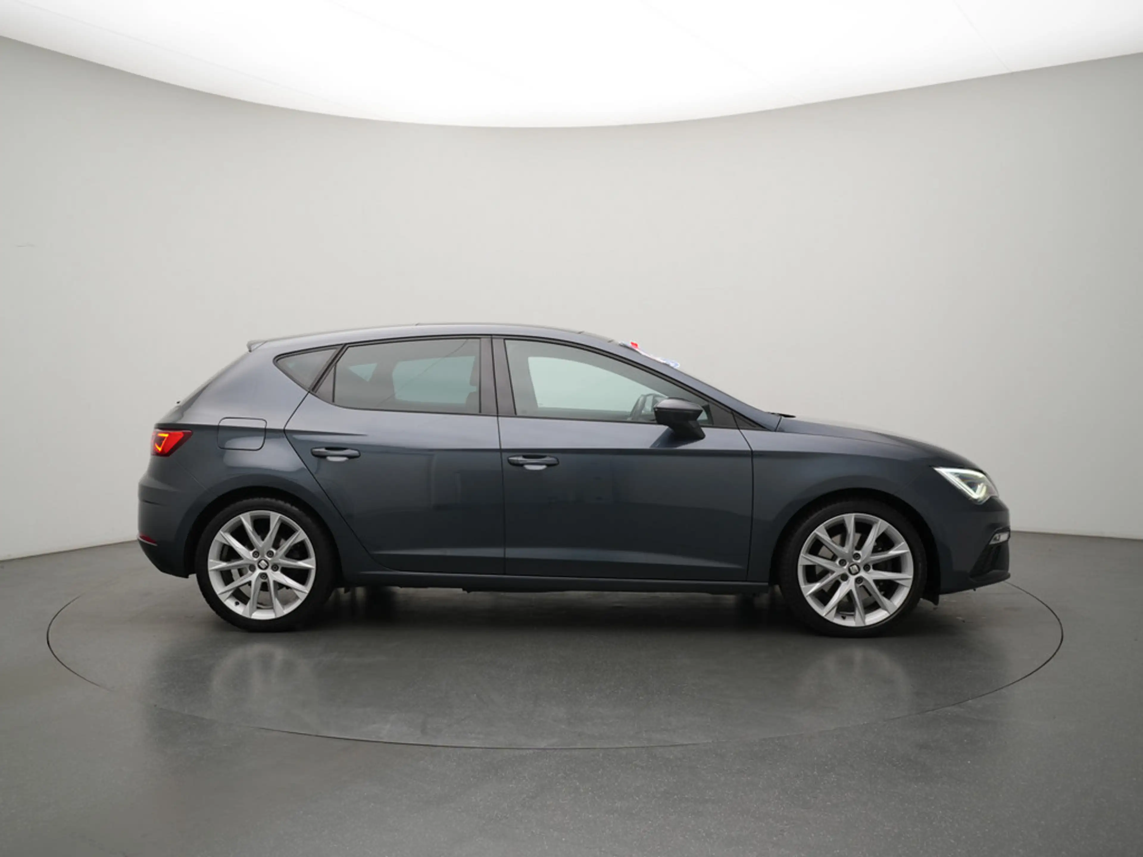 SEAT Leon FR NAVI ACC AHK LEDER LED SHZ KEYLESS — photo 3