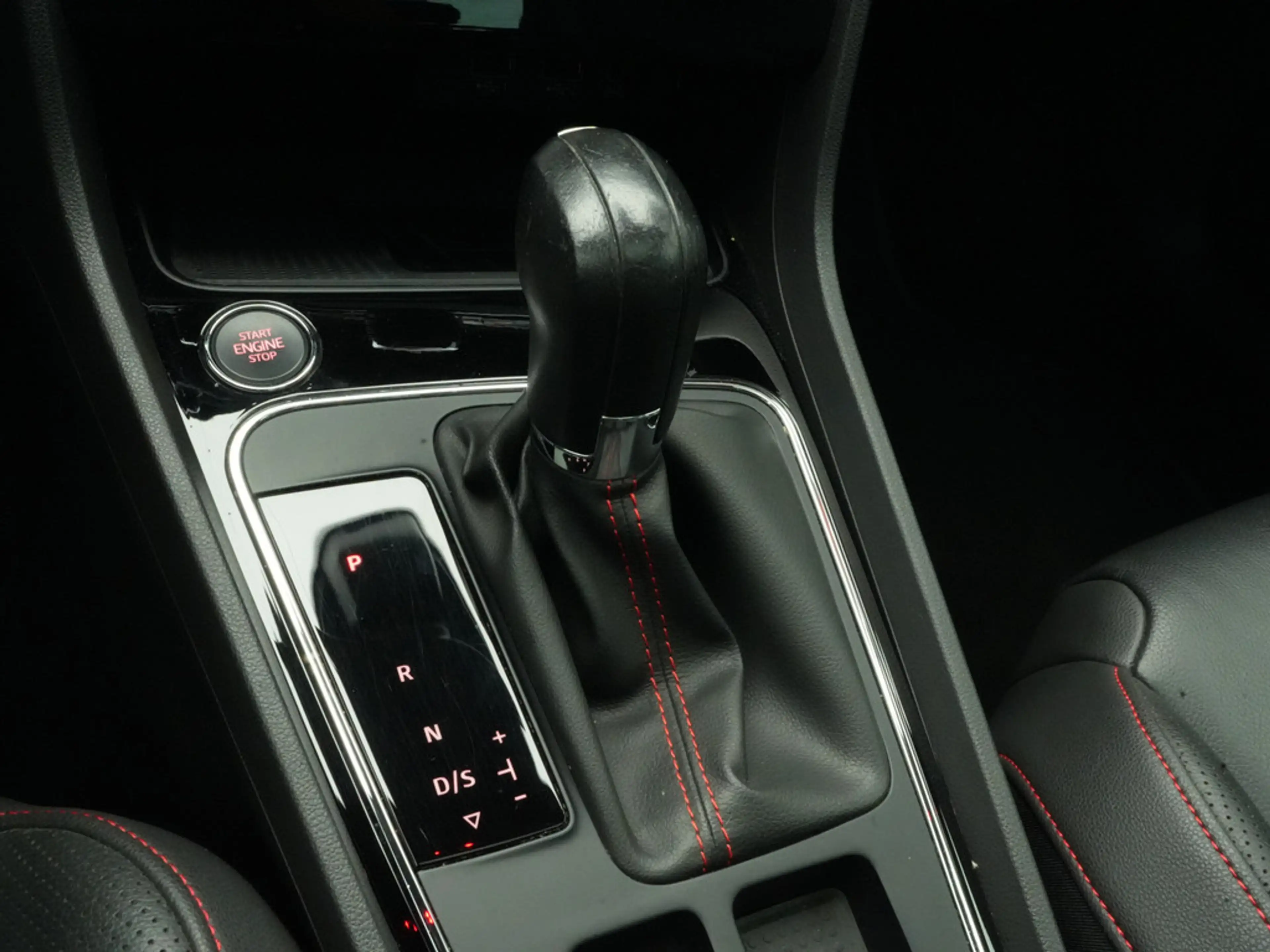 SEAT Leon FR NAVI ACC AHK LEDER LED SHZ KEYLESS — photo 10