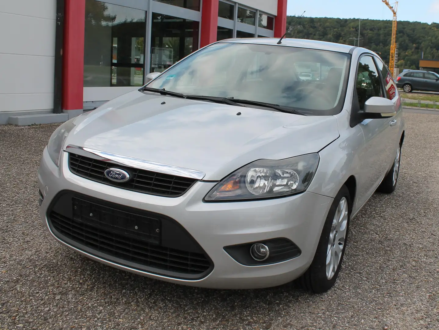 Ford Focus 1,6L Sport Klimaanlage TÜV 10-2027 Silber - 1