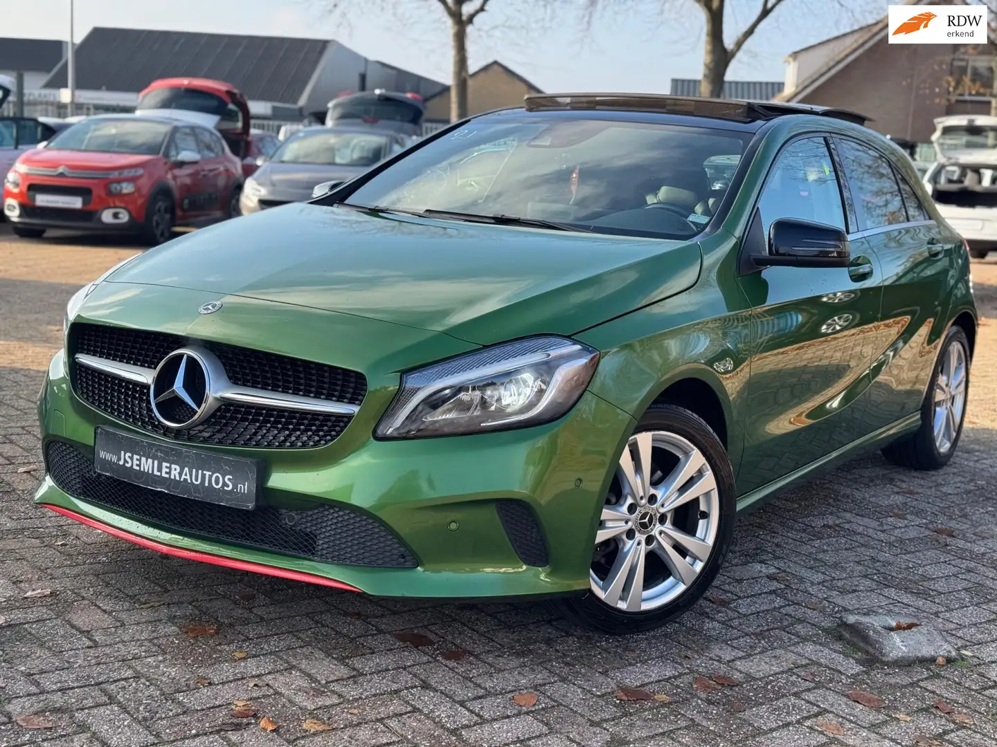 Mercedes-Benz A 200 d Business AMG NAVI PANORAMA DAK CAMERA CRUISE APP Groen - 1