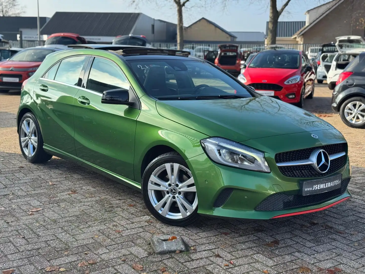 Mercedes-Benz A 200 d Business AMG NAVI PANORAMA DAK CAMERA CRUISE APP Groen - 2