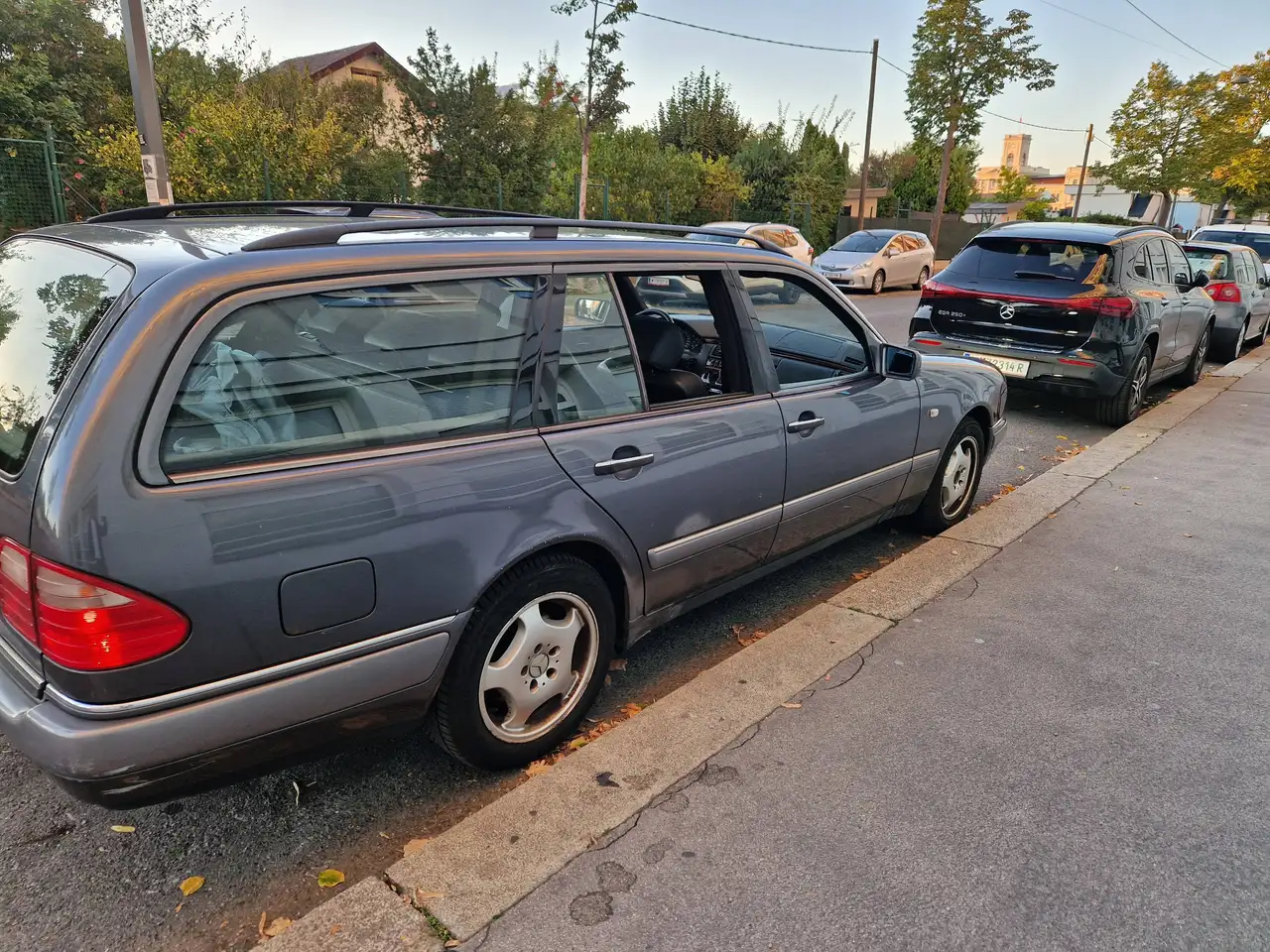 Mercedes-Benz E 320 Elegance 4MATIC Aut., foto 1