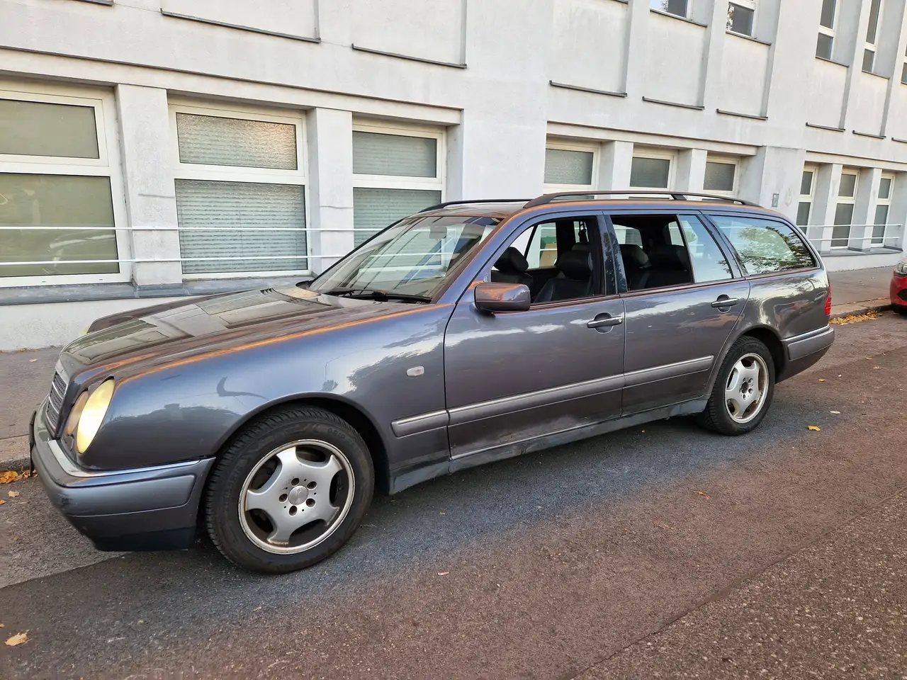 Mercedes-Benz E 320 Elegance 4MATIC Aut., foto 5