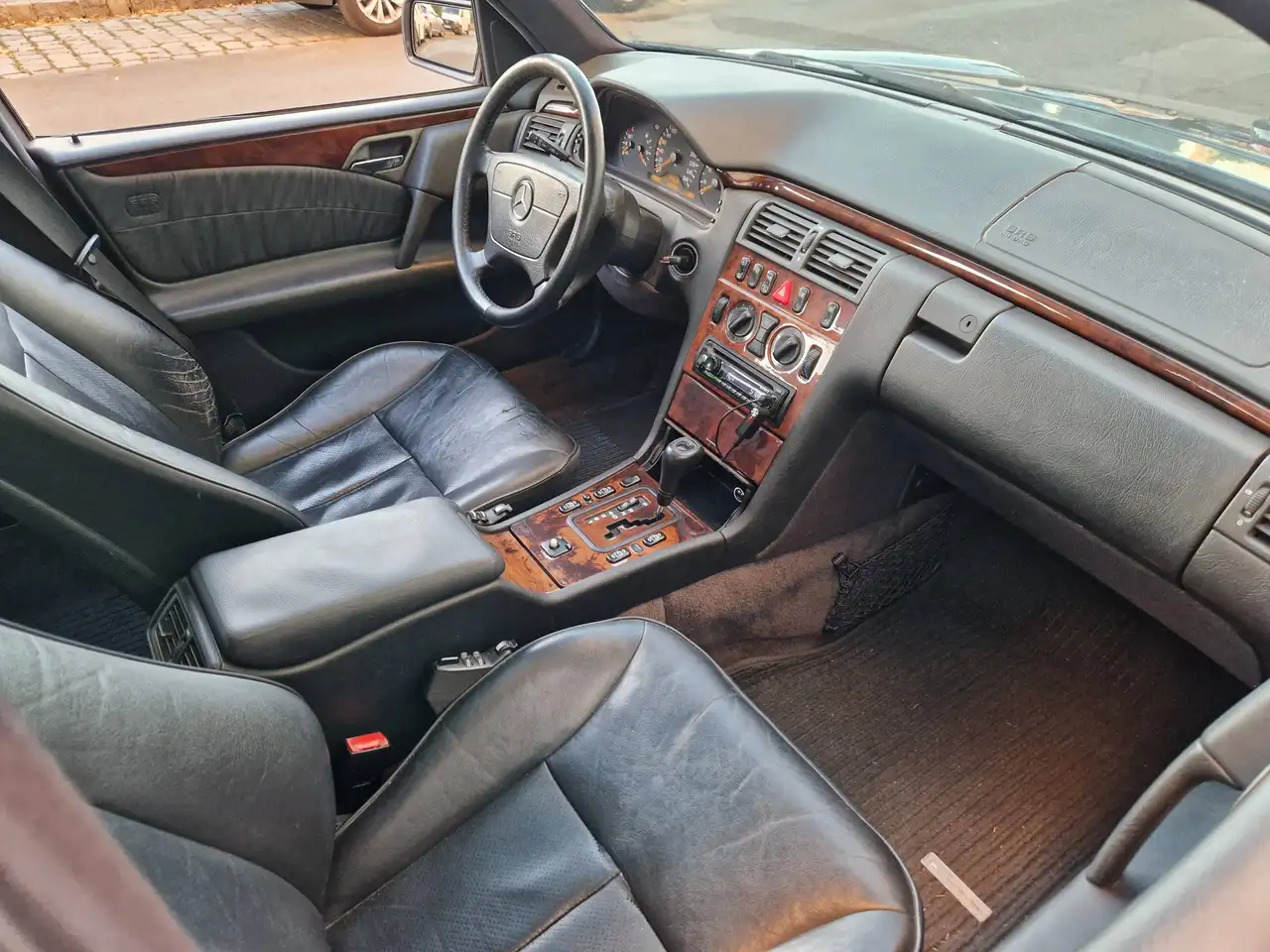 Mercedes-Benz E 320 Elegance 4MATIC Aut., foto 3