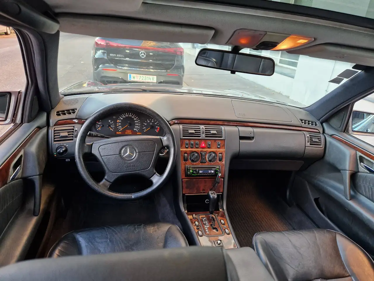 Mercedes-Benz E 320 Elegance 4MATIC Aut., foto 2