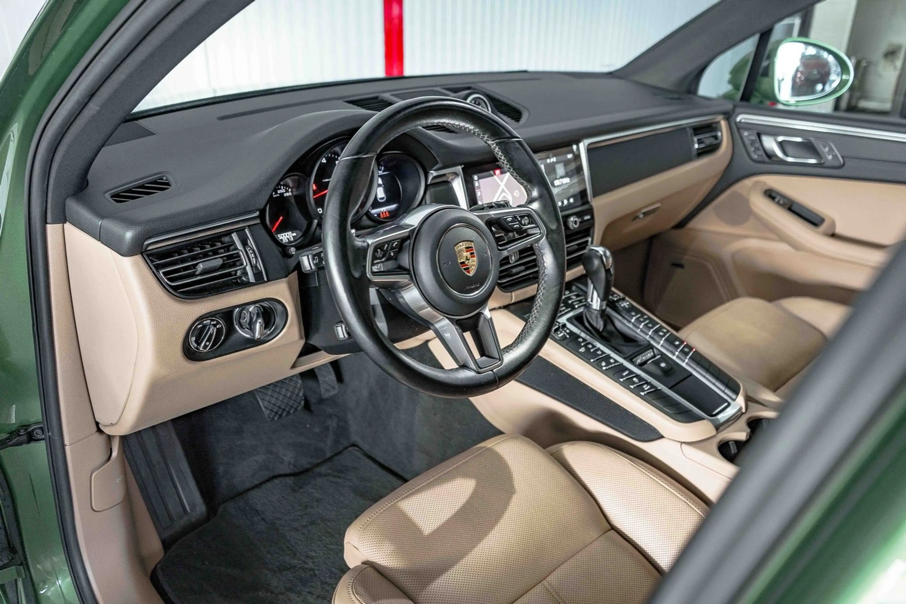 Porsche Macan Sport-Design Mambagrün Panorama PDLS Bose — photo 13