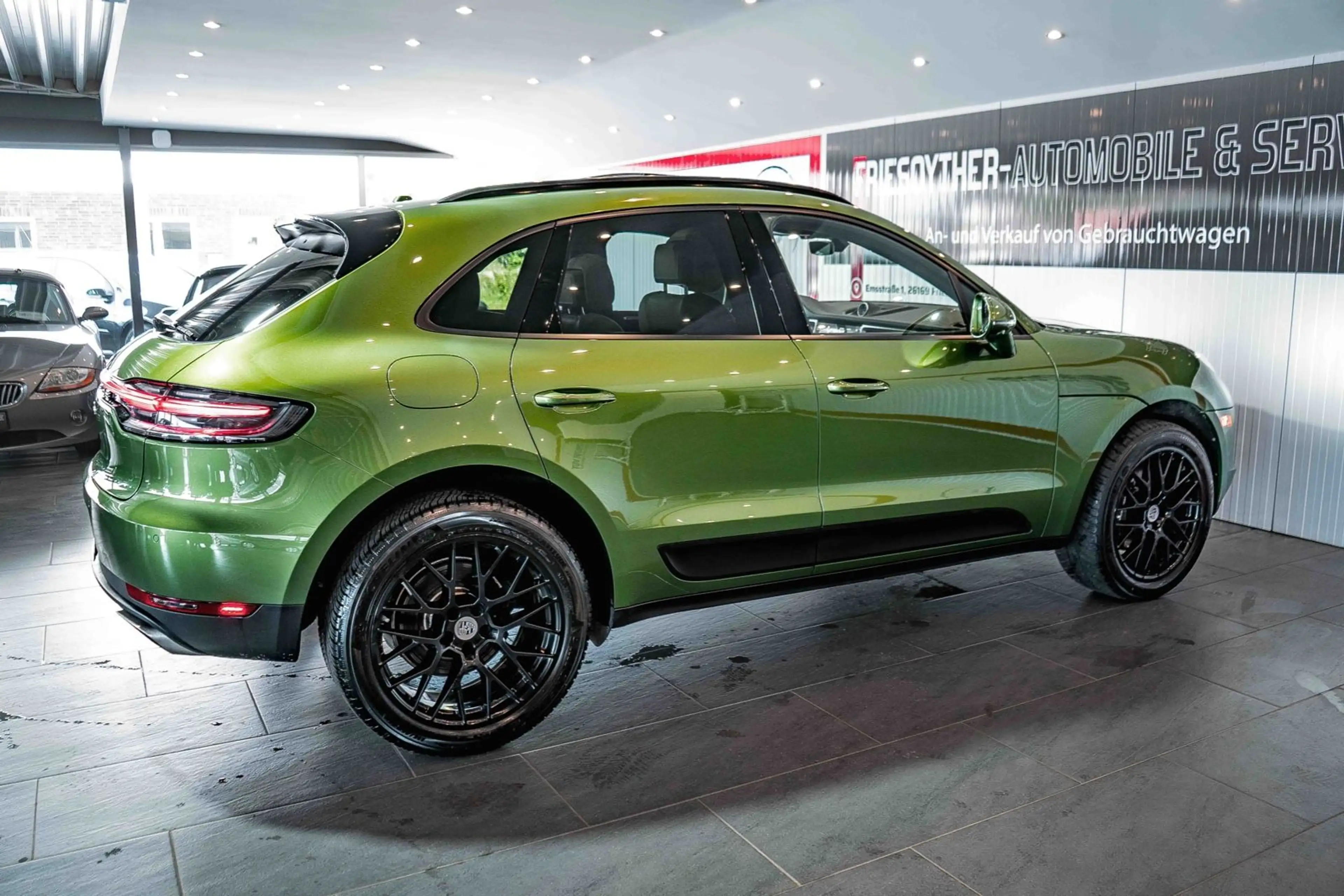 Porsche Macan Sport-Design Mambagrün Panorama PDLS Bose — photo 12