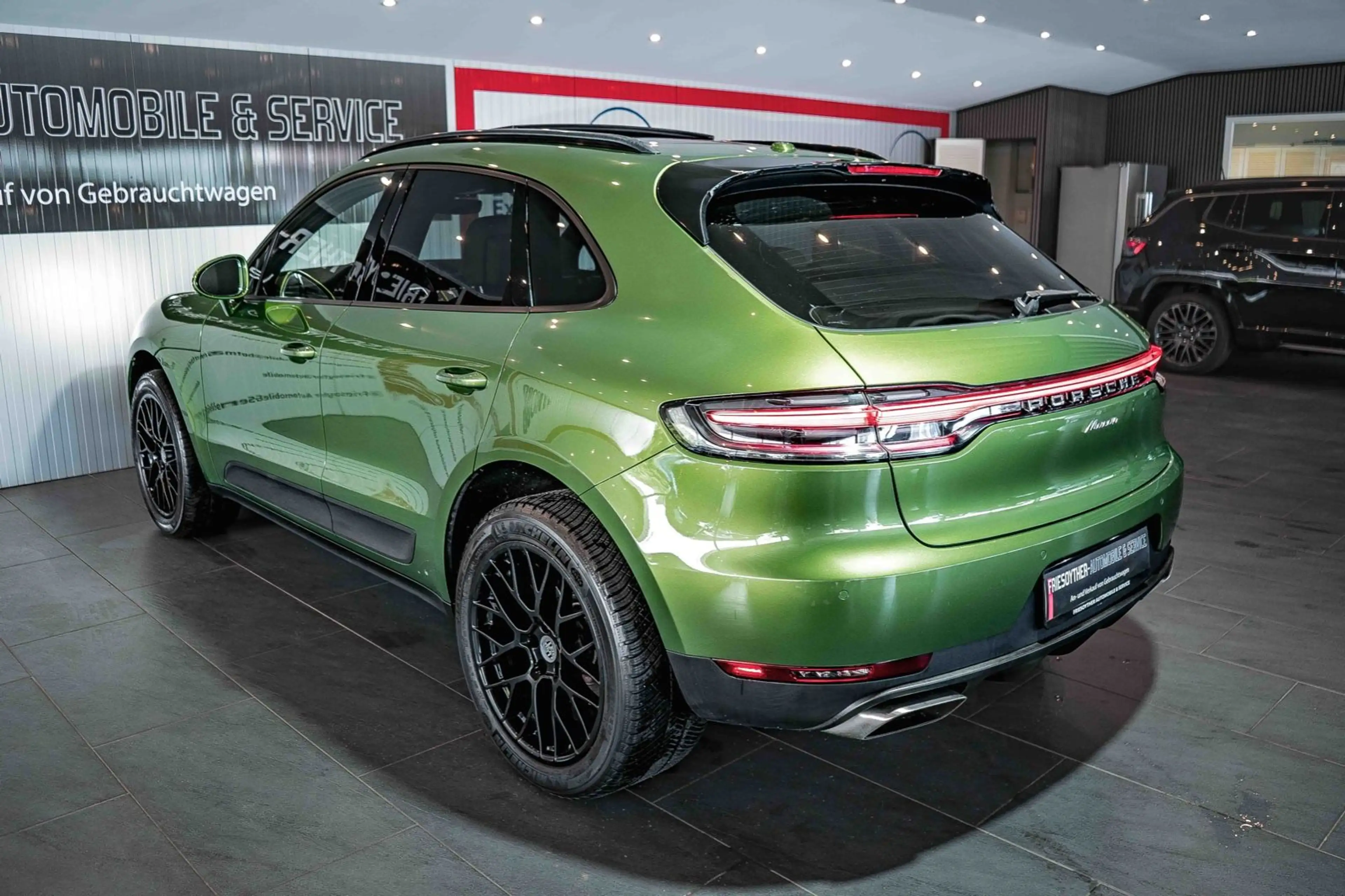 Porsche Macan Sport-Design Mambagrün Panorama PDLS Bose — photo 9