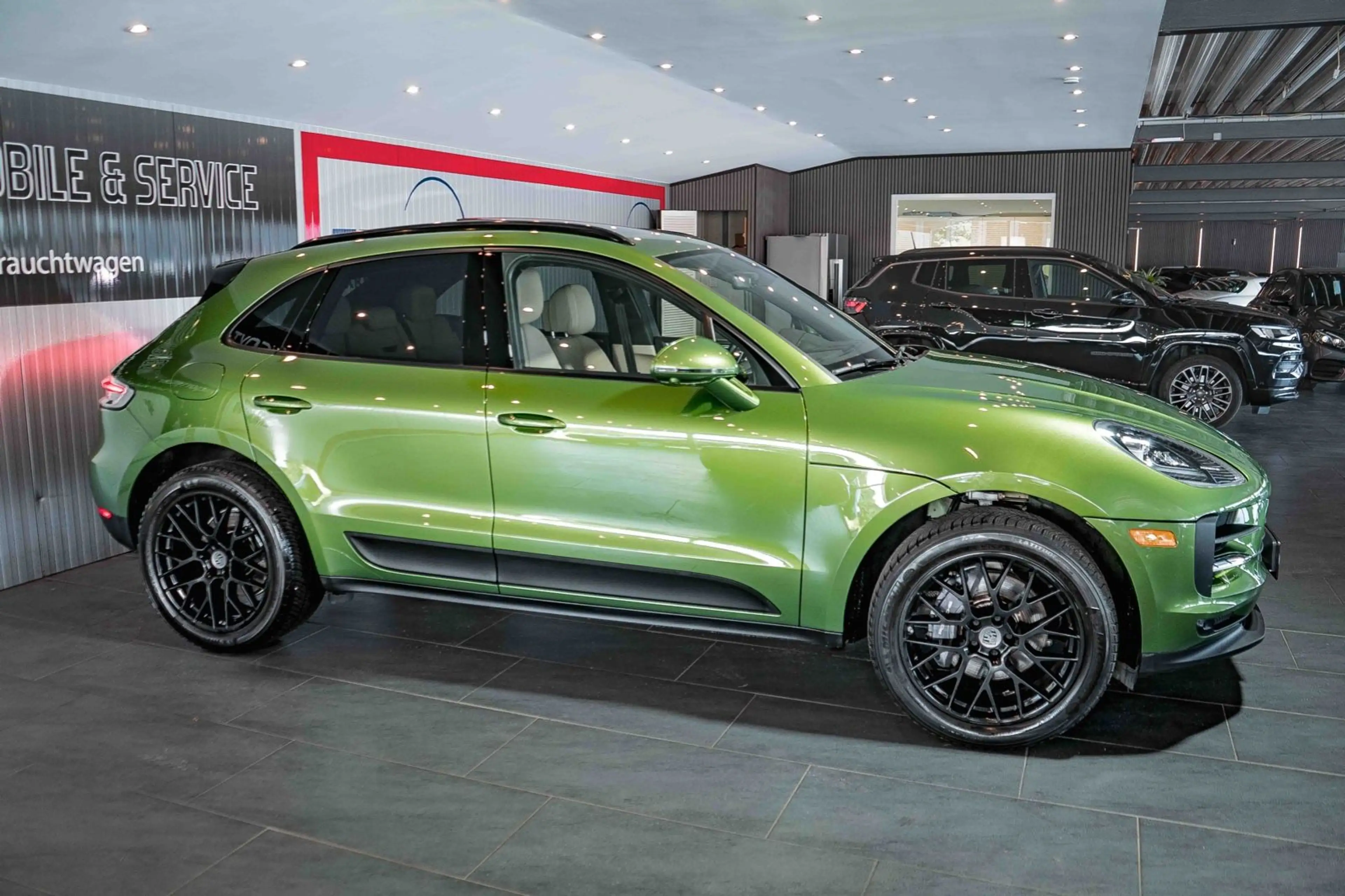 Porsche Macan Sport-Design Mambagrün Panorama PDLS Bose — photo 2