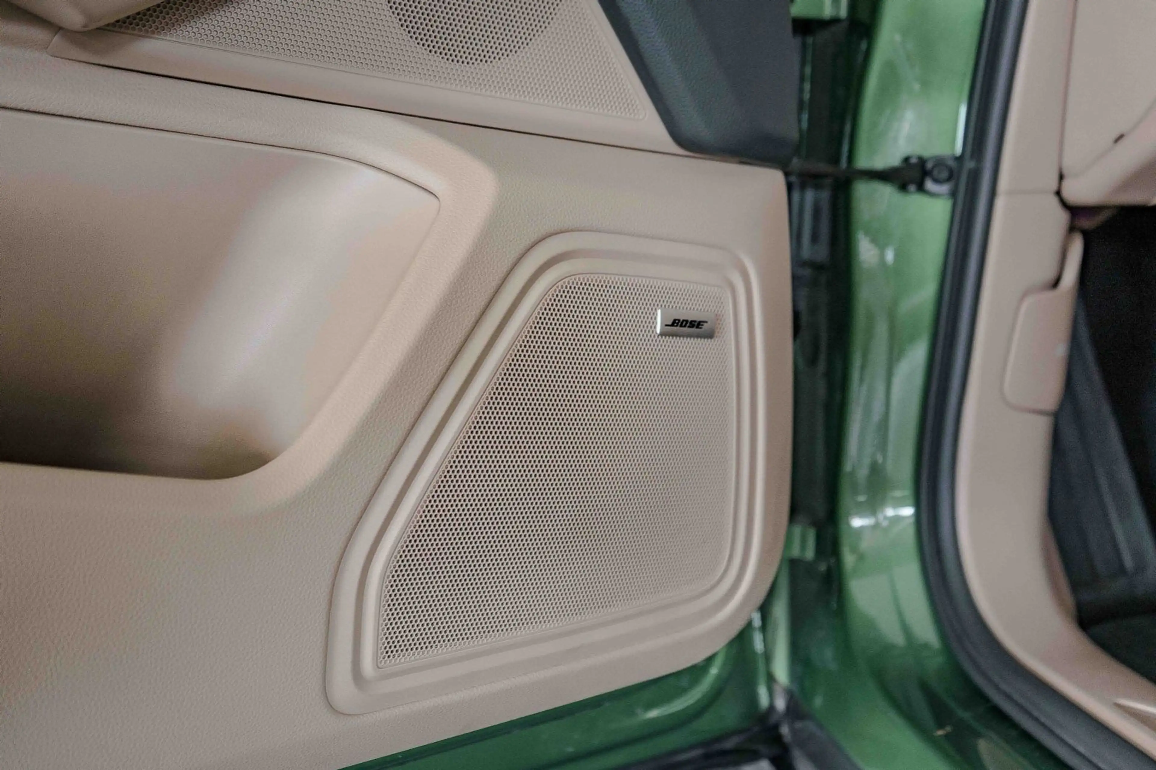 Porsche Macan Sport-Design Mambagrün Panorama PDLS Bose — photo 15