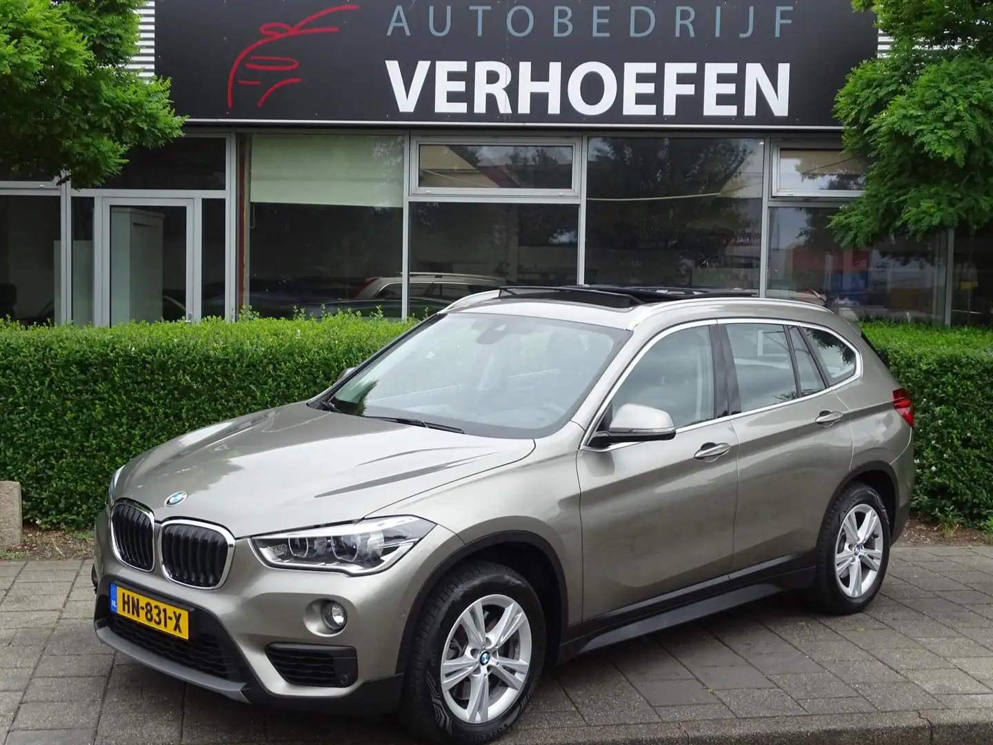 BMW X1 SDrive20i Essential - PANORAMADAK - AUTOMAAT - STO Gris - 1