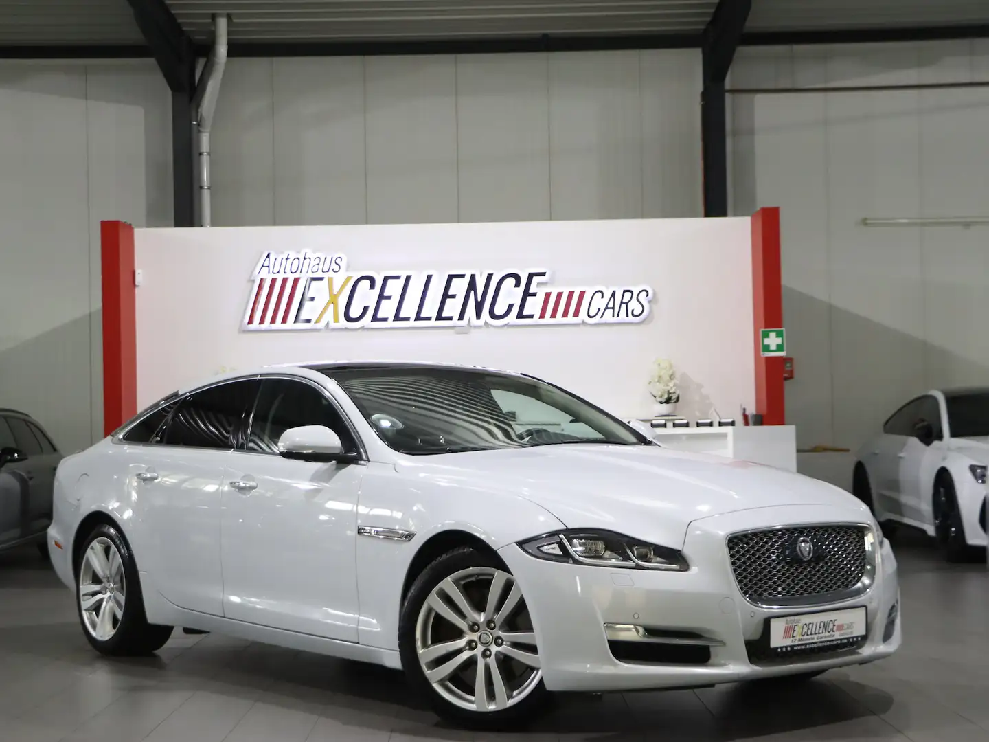 Jaguar XJ 3.0 D V6 PREMIUM-LUXURY WHITE&BLACK PANORAMA Weiß - 1