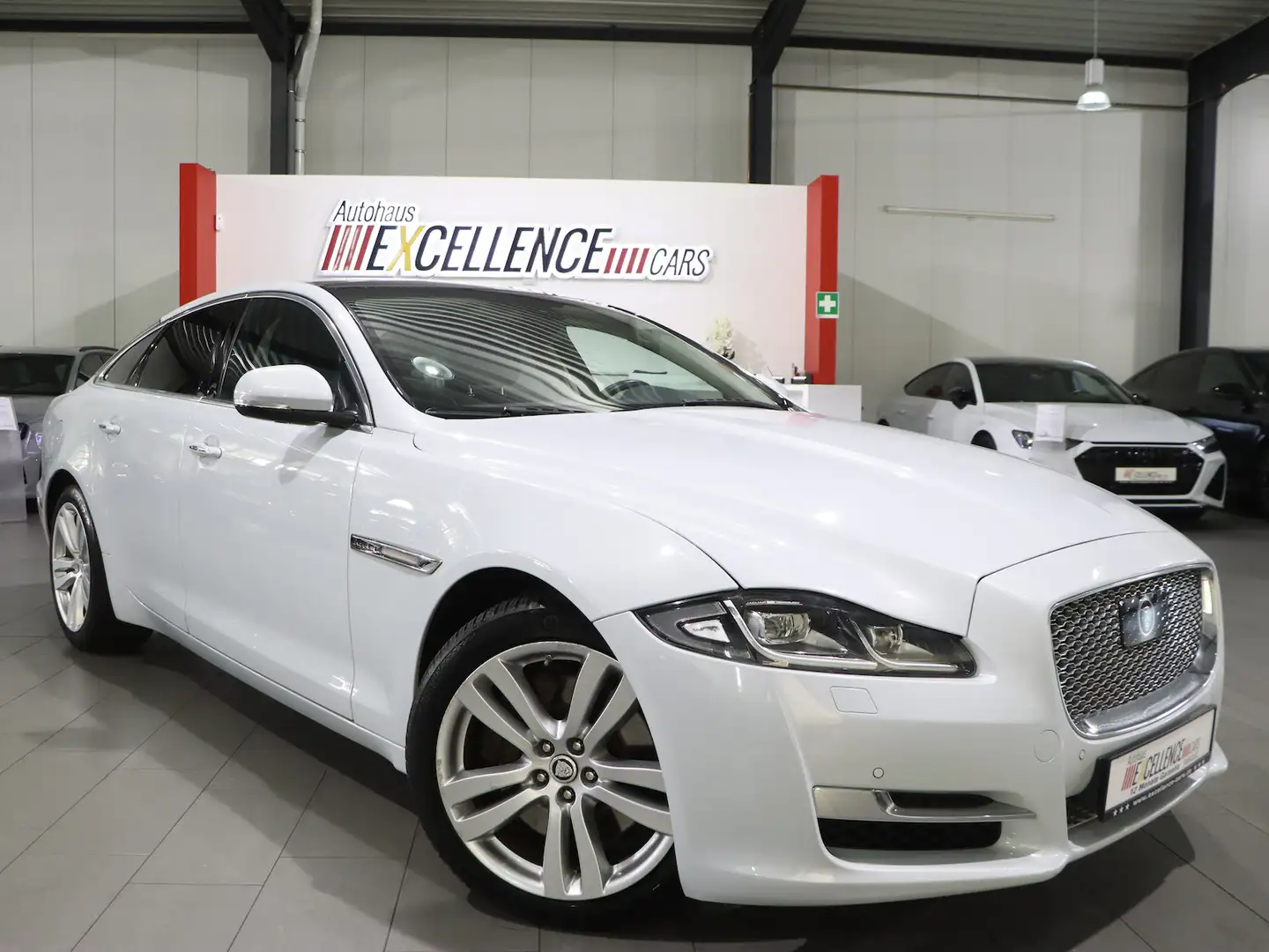 Jaguar XJ 3.0 D V6 PREMIUM-LUXURY WHITE&BLACK PANORAMA Weiß - 2