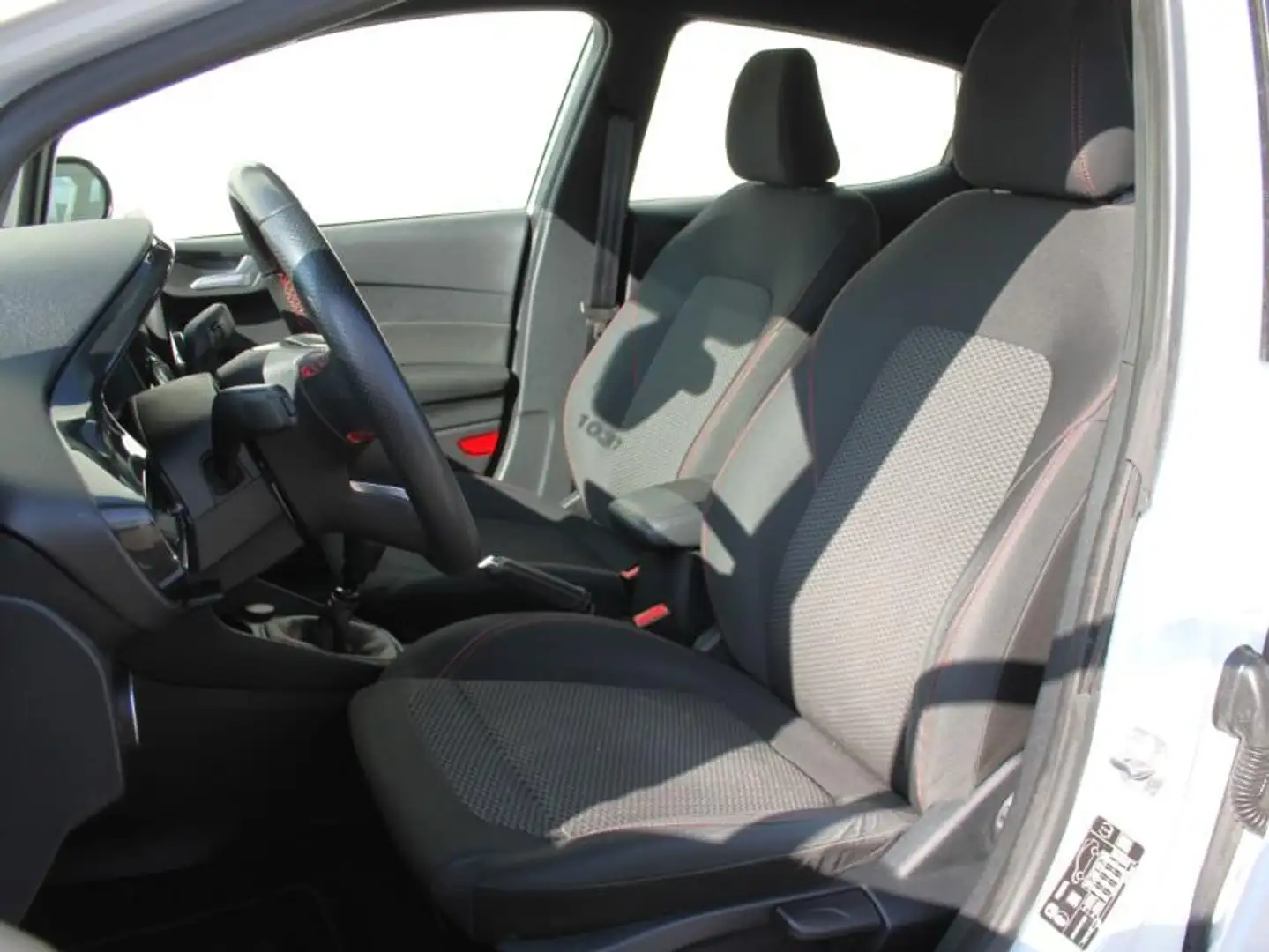 Ford Fiesta 1.0 EB MHEV ST-Line 17" Alu Winter-Paket Weiß - 2