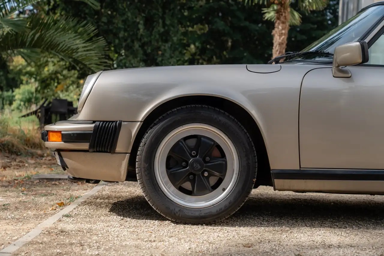 Porsche 911 SC 3.2 231 ch - Almond Beige Mettalic, foto 11
