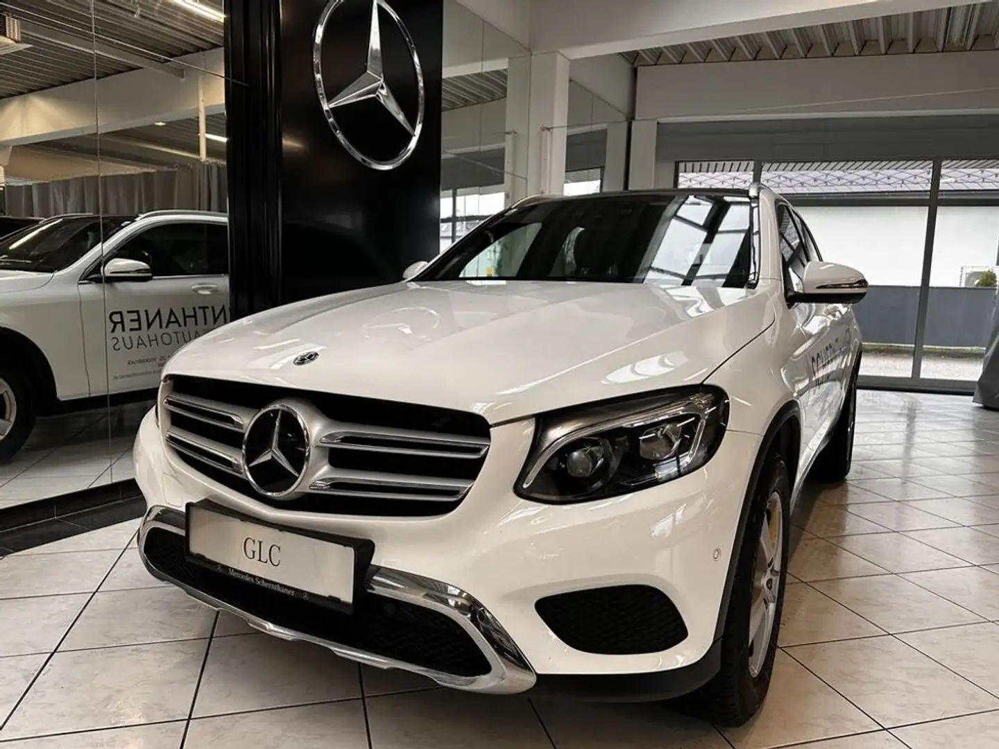 Mercedes-Benz GLC 250 d 4Matic AHV*Pano*Headup*Distronic* Weiß - 2