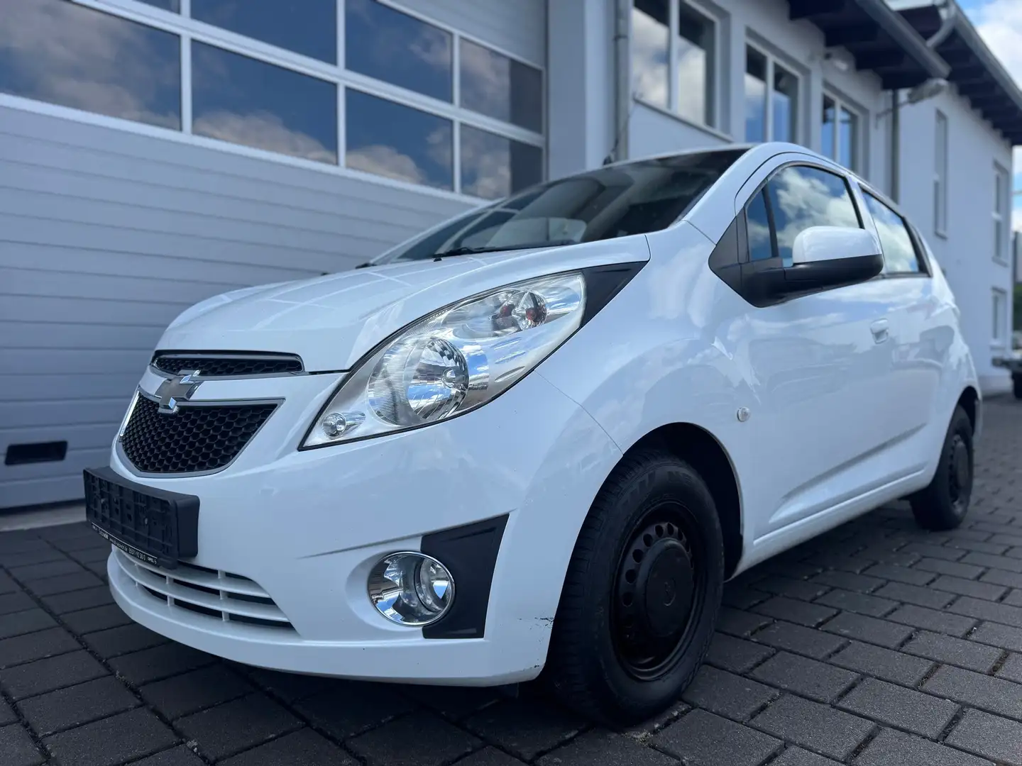 Chevrolet Spark LS Klima 1,0 50kW Bastler Kfz Weiß - 1