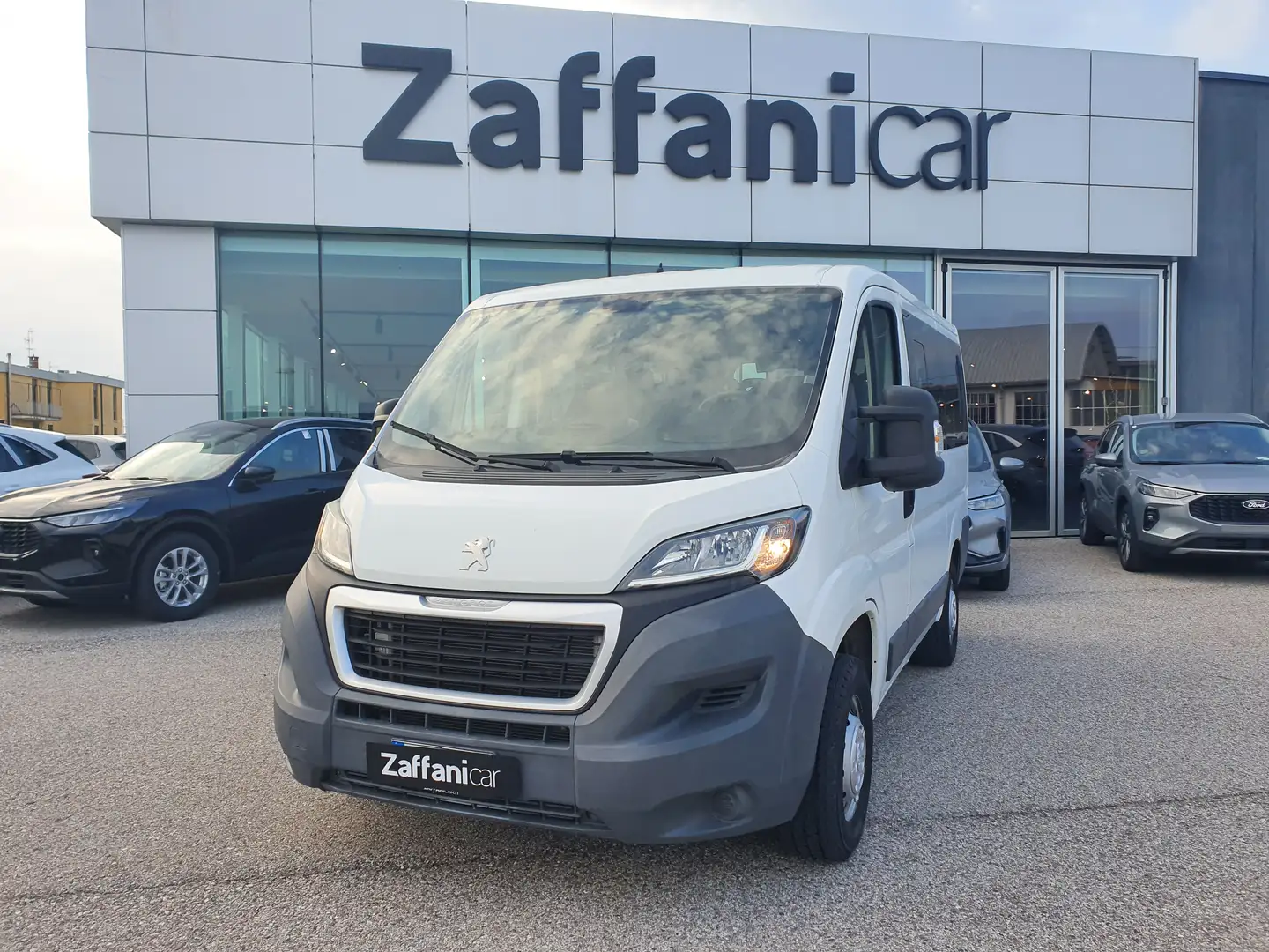 Peugeot Boxer 330 2.0 BlueHDi/110CV FAP PC-TN Combi Comfort Biały - 1