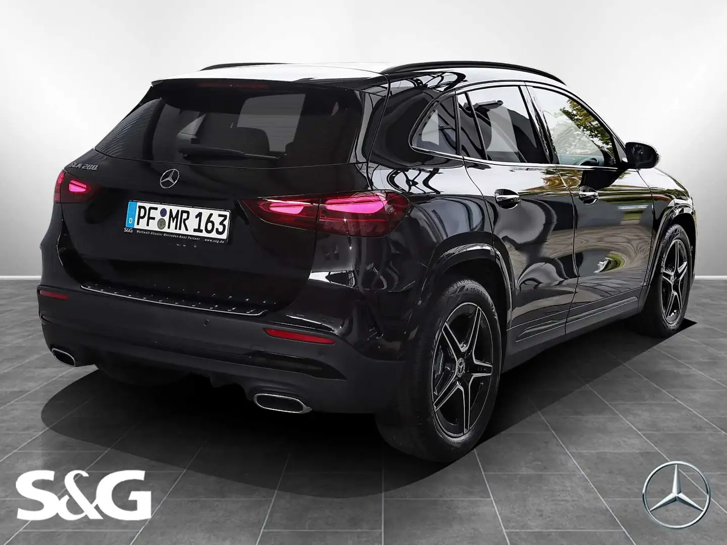 Mercedes-Benz GLA 200 AMG MBUX+M-LED+AHK+360°+Distro+Night+19" Schwarz - 2