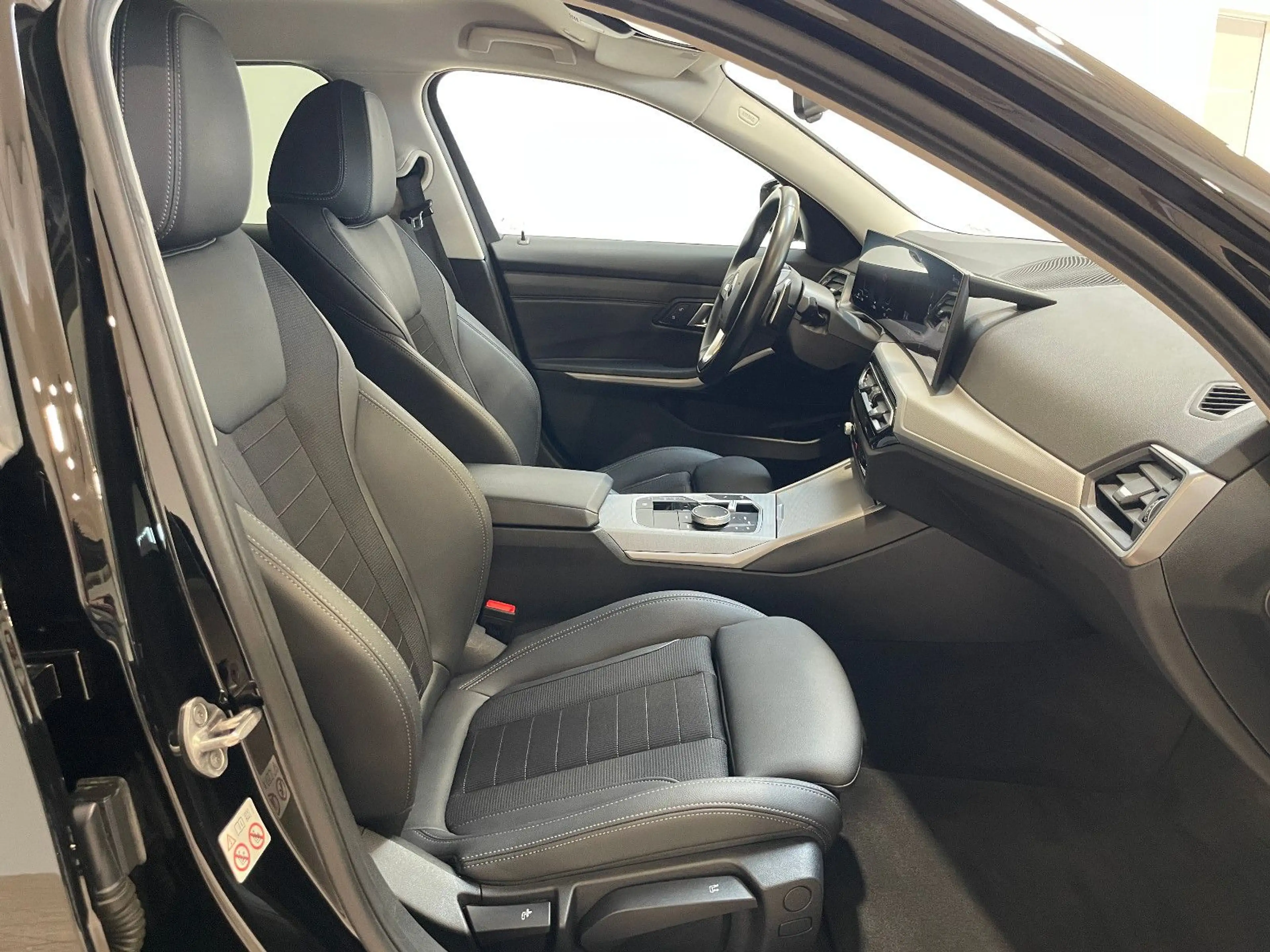 BMW 318 d Touring 1.Hand*Sport Sitze*Teil-Leder*M — photo 19