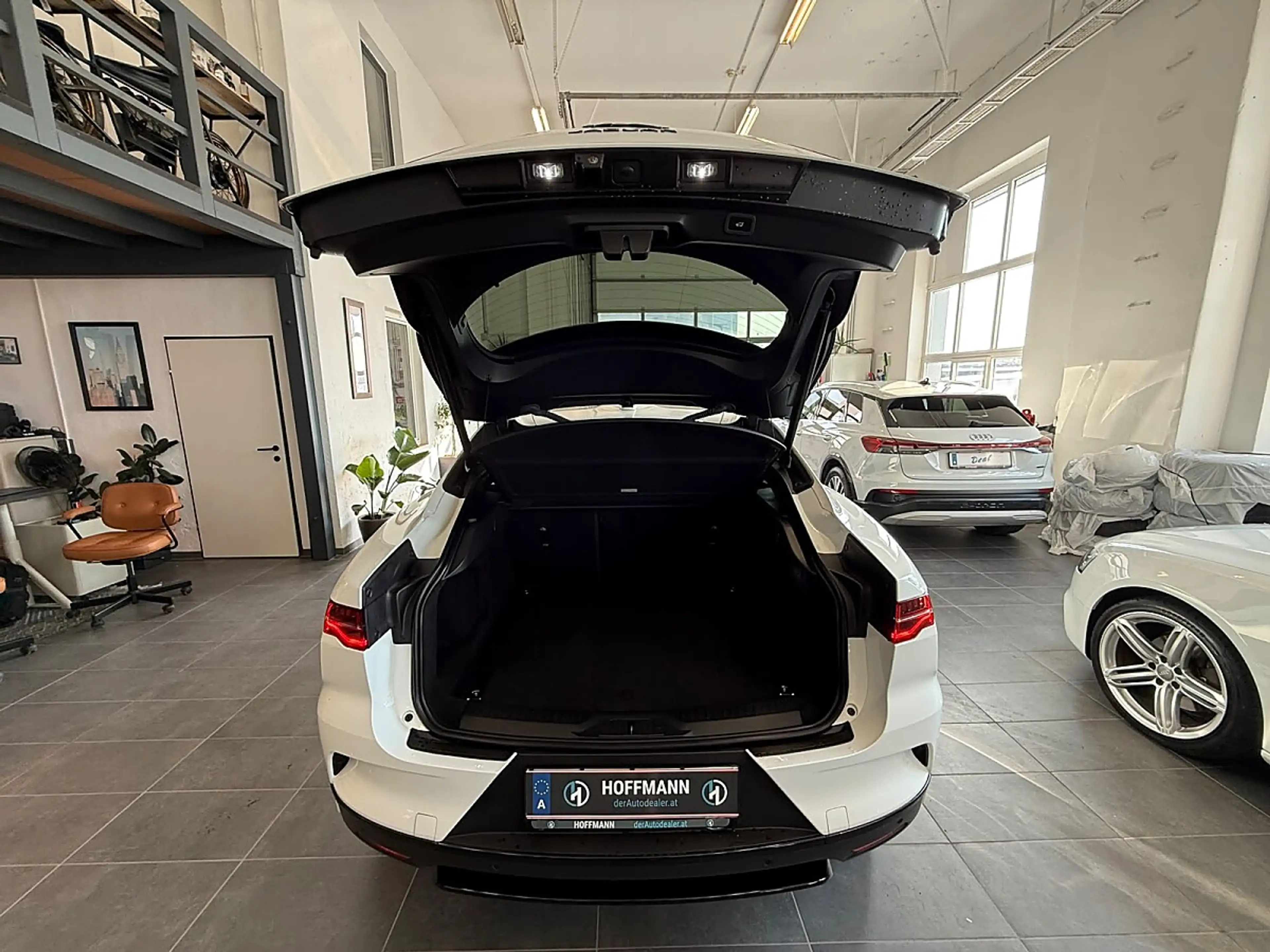 Jaguar I-Pace Austria Edition EV320 AWD — photo 7