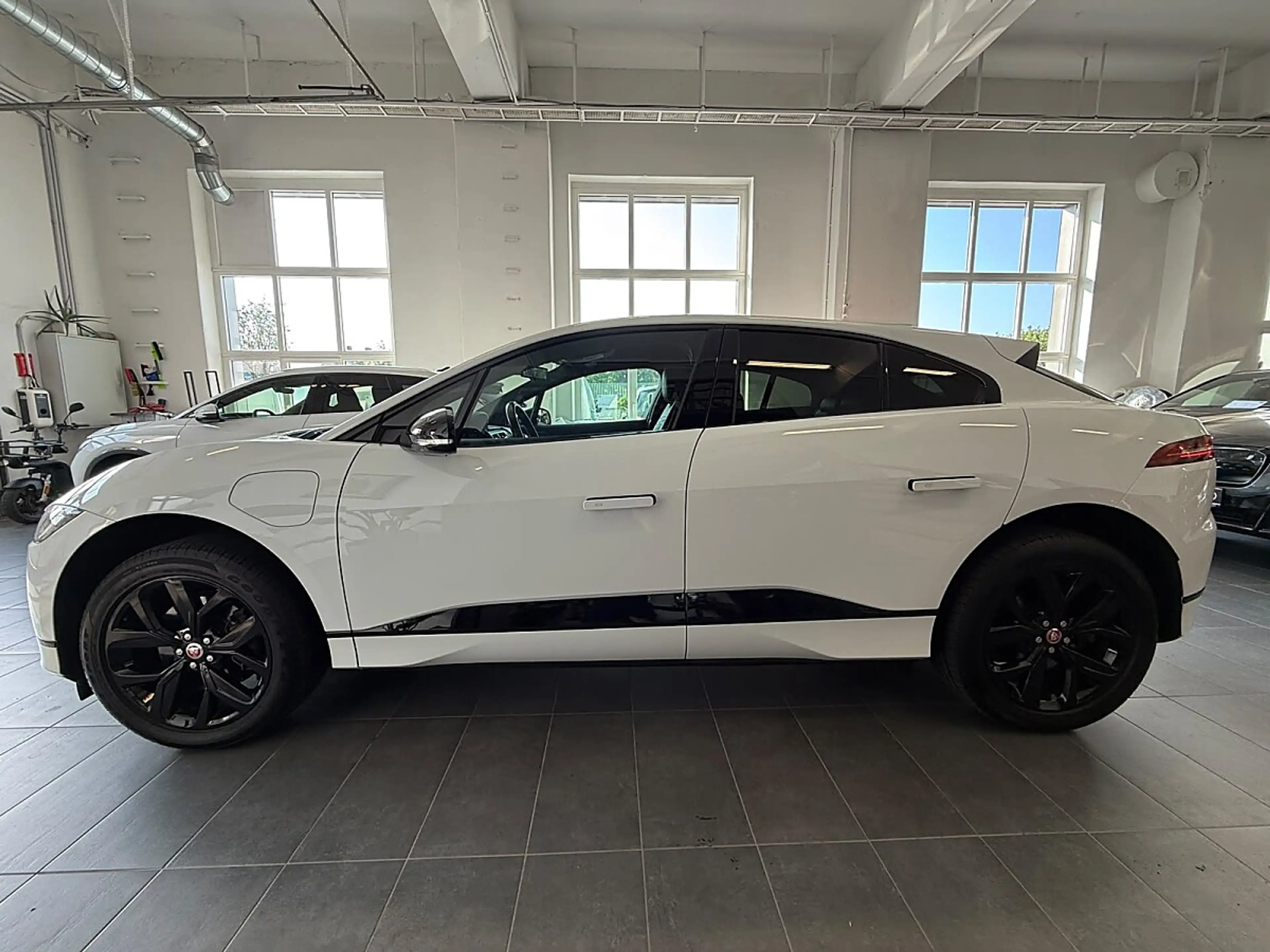 Jaguar I-Pace Austria Edition EV320 AWD — photo 10
