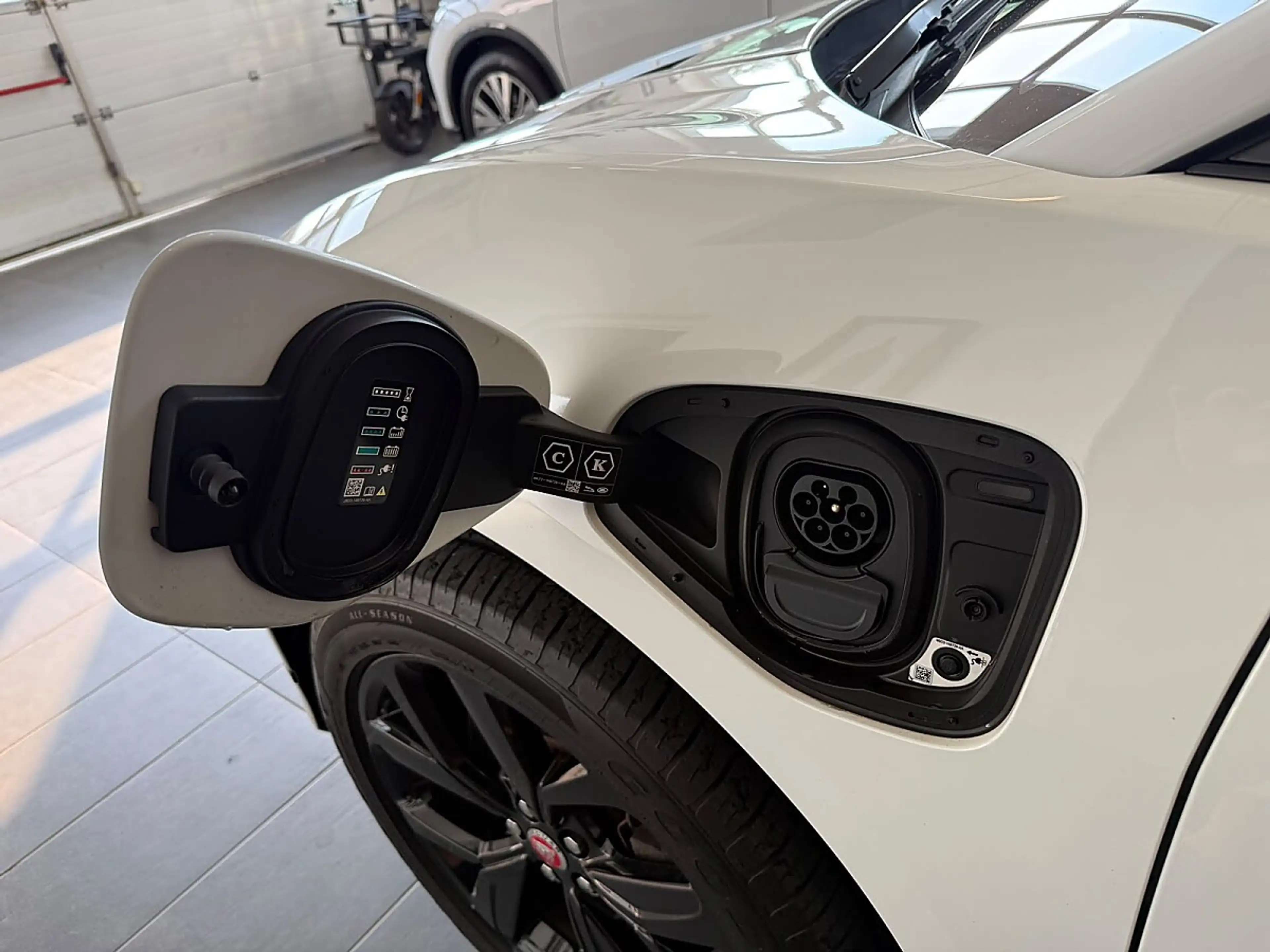 Jaguar I-Pace Austria Edition EV320 AWD — photo 12