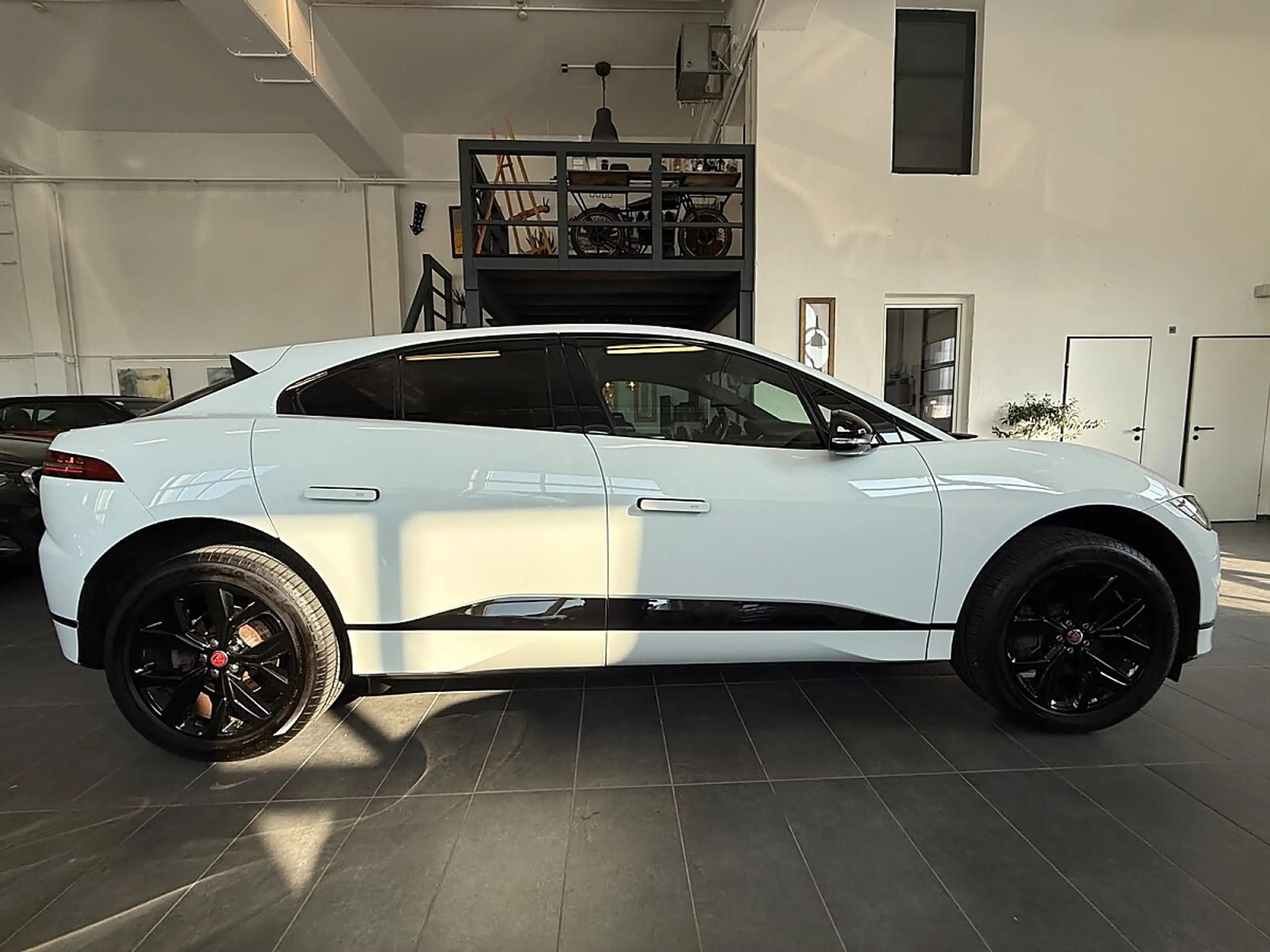 Jaguar I-Pace Austria Edition EV320 AWD — photo 4